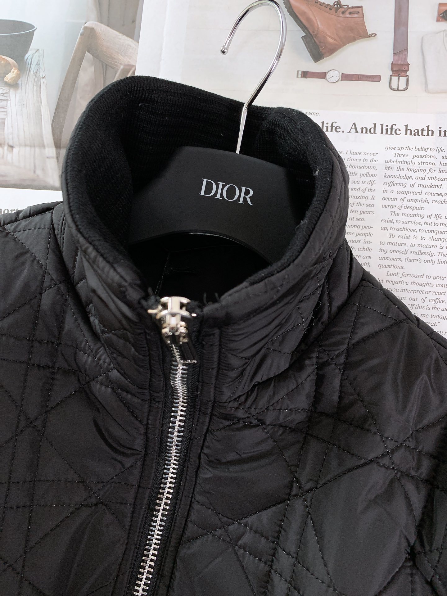 Dior Homme 迪奥·桀傲 2025SS早春新品
藤格纹棉服夹克,这款藤格纹夹克重新演绎Dior