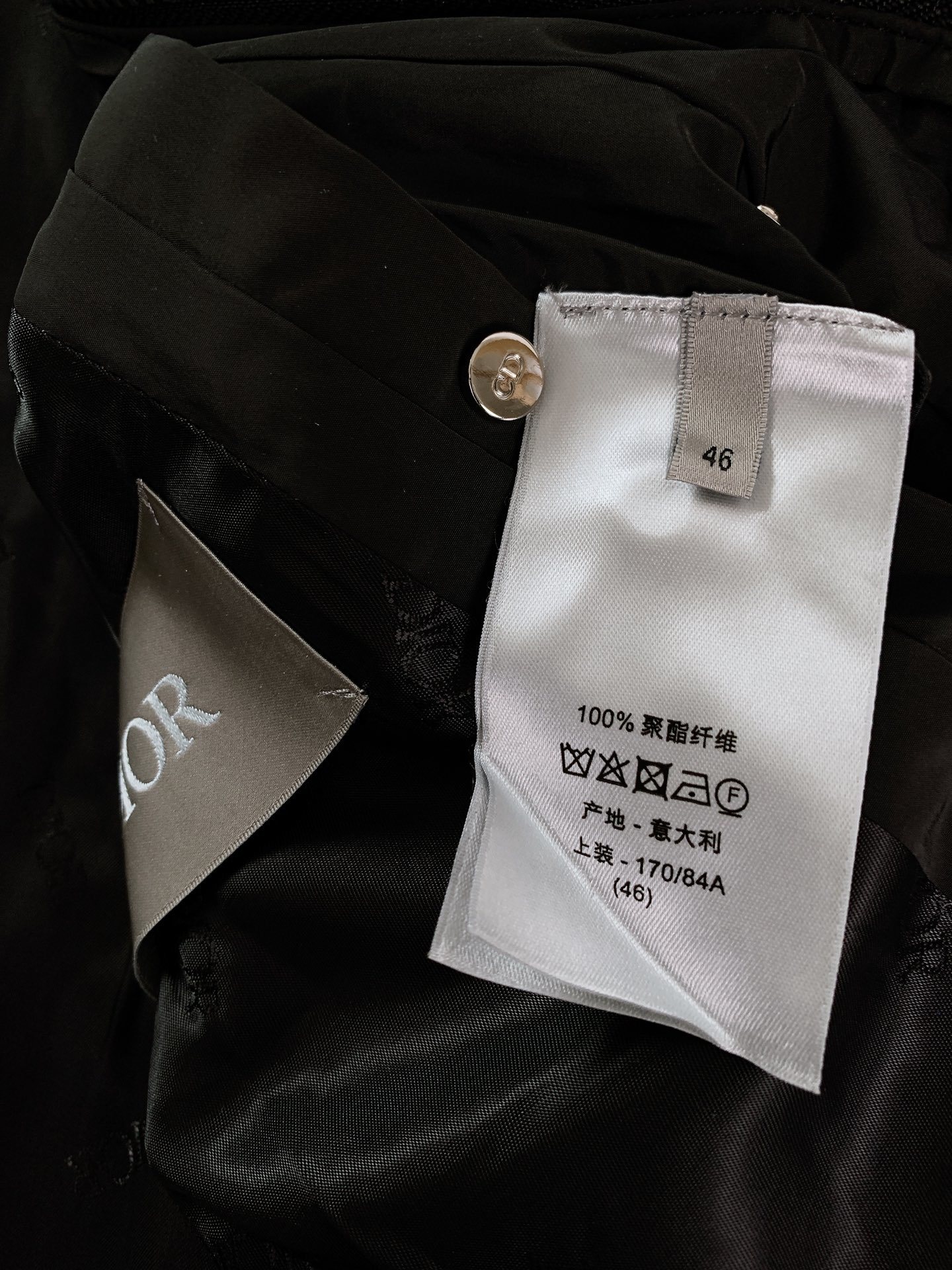 Dior Homme 迪奥·桀傲 2025SS早春新品
藤格纹棉服夹克,这款藤格纹夹克重新演绎Dior