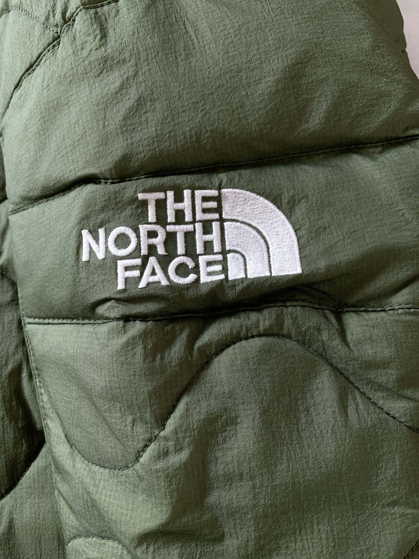 
The North Face®北面 UE先锋设计系列 拼色logo印花拉链刺绣连帽羽绒服 

全羽绒填