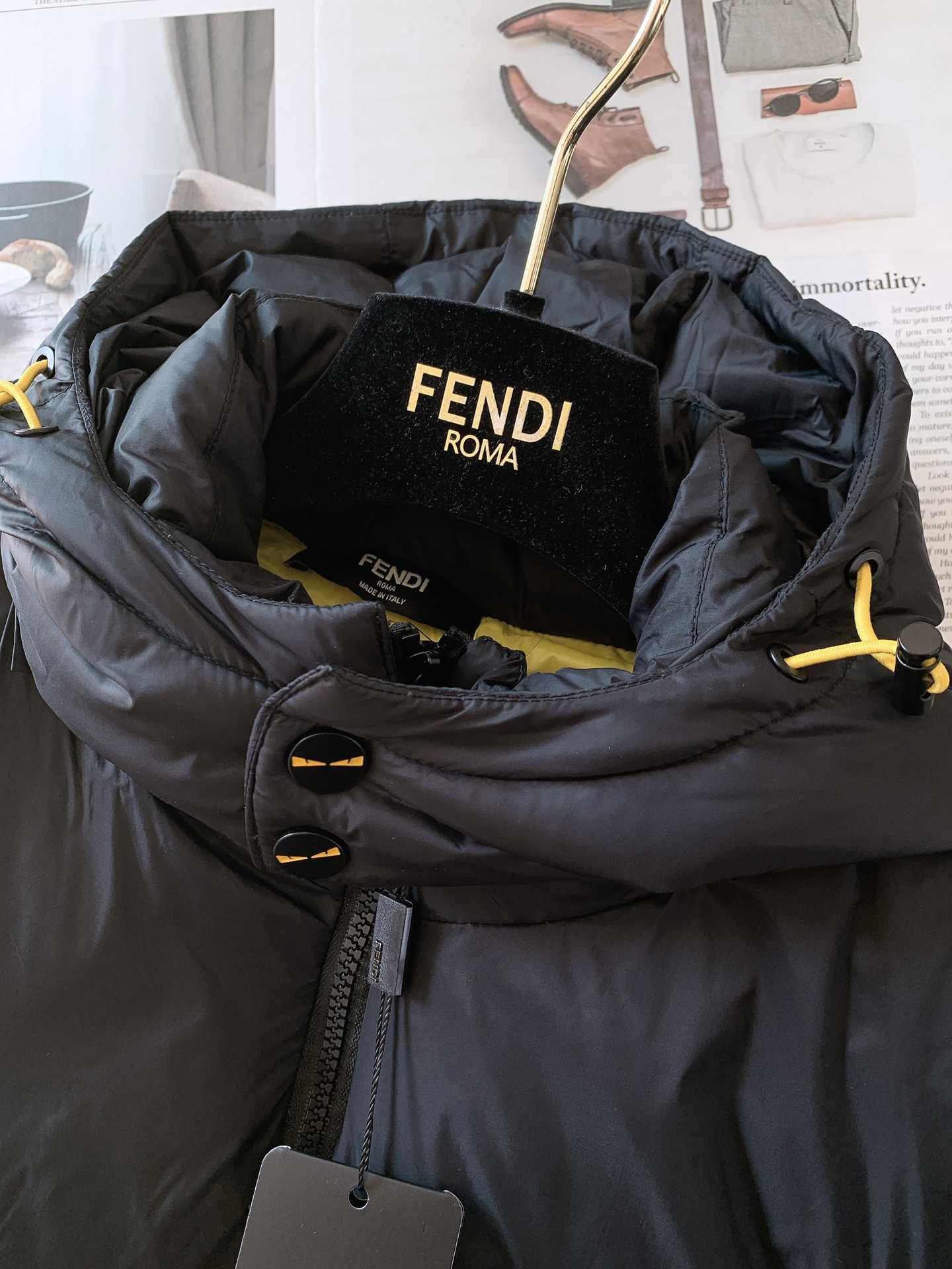 Fendi芬迪2024FW秋冬新品小怪兽系列连帽羽绒服全进口订制五金配件品牌特性及强让冬日的暗沉多填一份