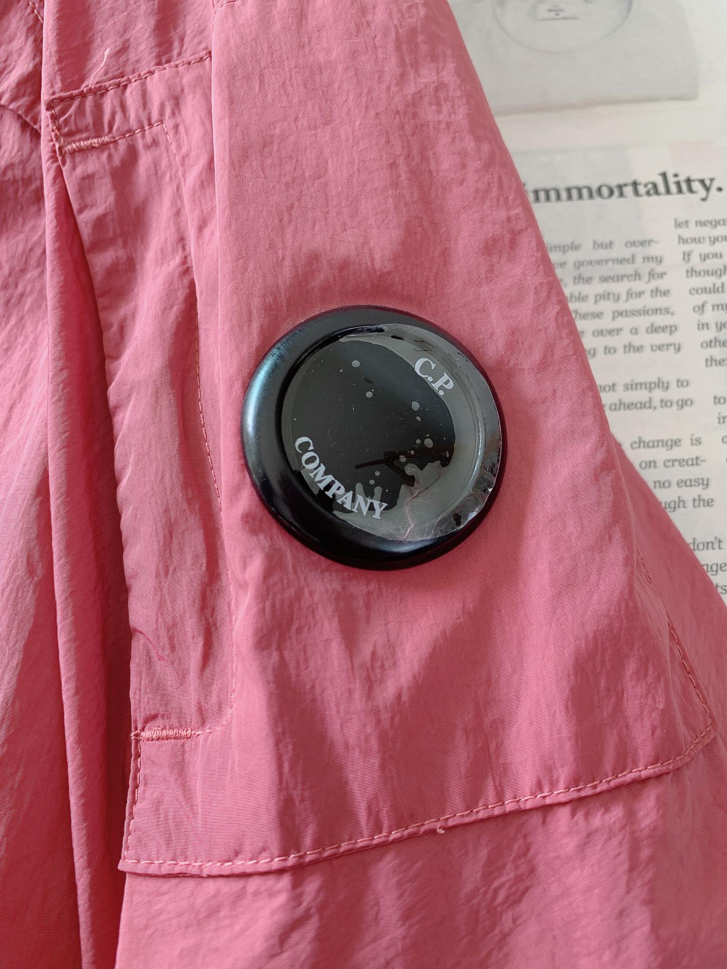 
C.P.ComPany 意大利顶级机能品牌，以精巧的细节和科技功能性见长。CP最拿手的改良创新，将工装