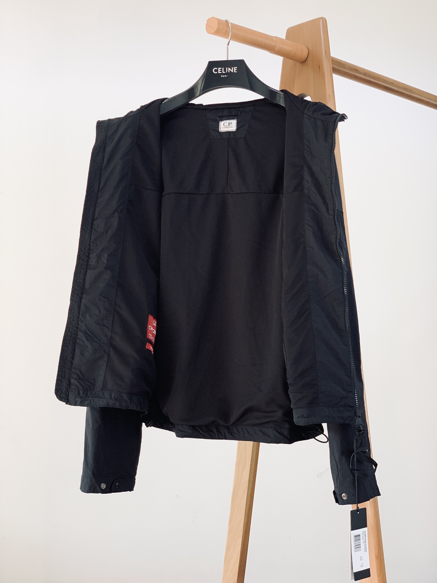 
C.P.ComPany 意大利顶级机能品牌，以精巧的细节和科技功能性见长。CP最拿手的改良创新，将工装