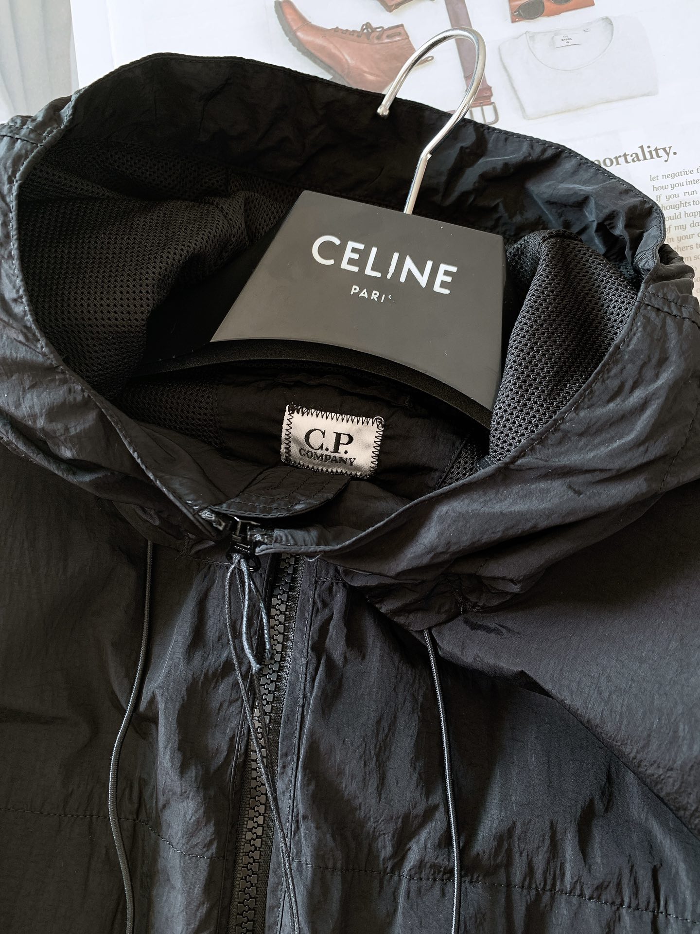 
C.P.ComPany 意大利顶级机能品牌，以精巧的细节和科技功能性见长。CP最拿手的改良创新，将工装