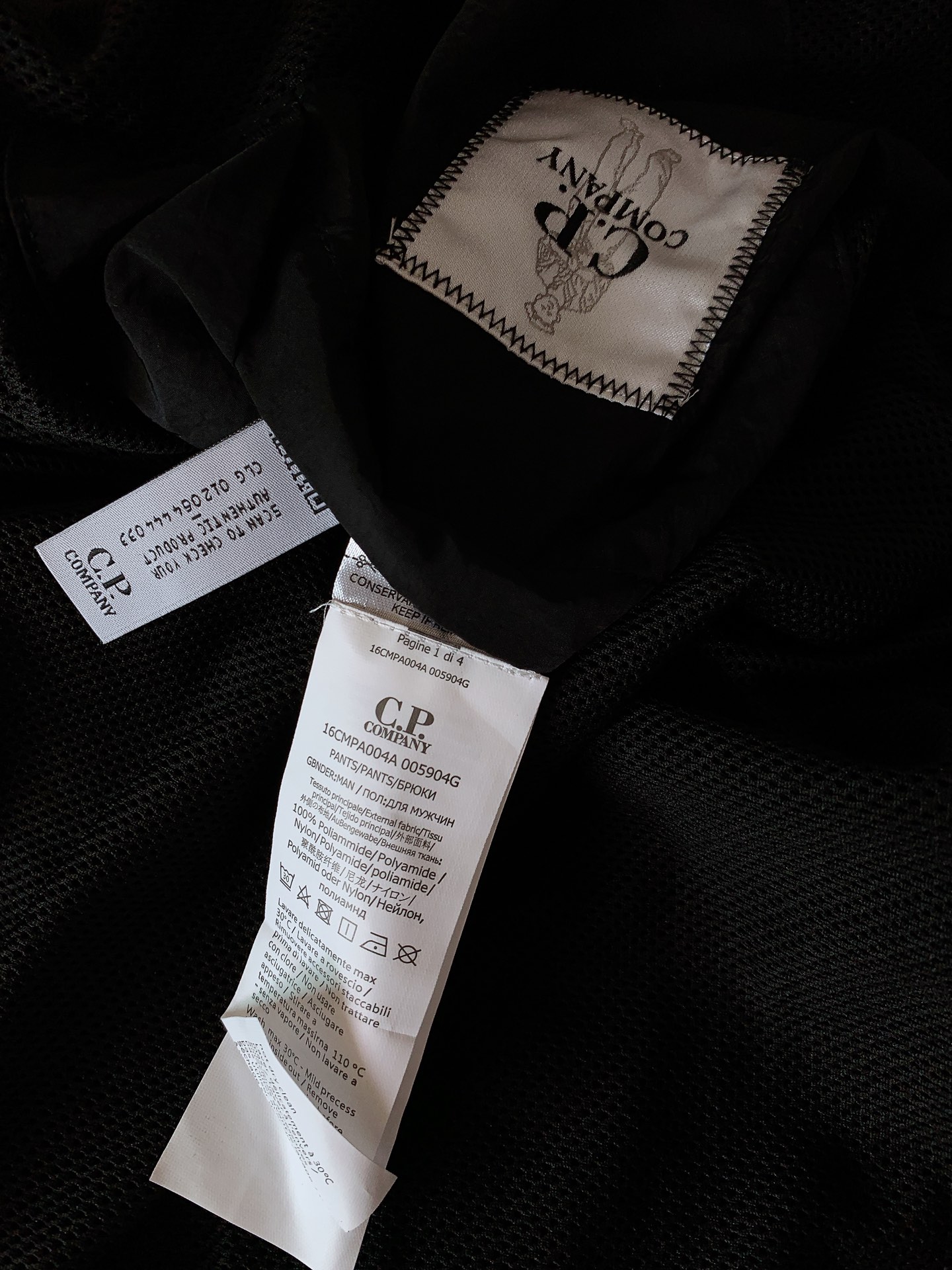 
C.P.ComPany 意大利顶级机能品牌，以精巧的细节和科技功能性见长。CP最拿手的改良创新，将工装