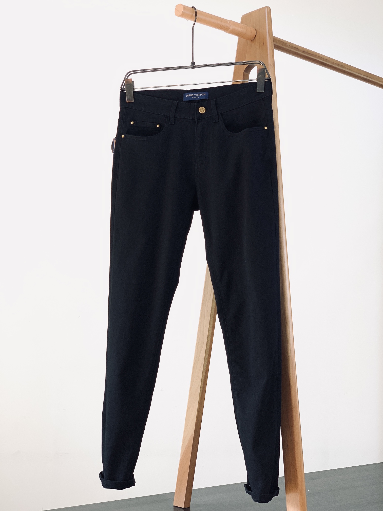 NO:132161,Support after-sales after-sales Louis Vuitton 2025SS early spring new product Donkey casual denim. I love this one, double elastic jeans... VD heavy jeans... Denim is purely handmade and old... Two unique colors and design styles, irregular pattern on the back pocket x with top-notch and awesome details. ……………………………………………………………………………………………………………………………………………………………………………………………………………………………………………………………………………………………………………………………………………………………………………………………………………………………………………………………………………………………………………………………………………………………………………………………………………………………………………………………………………………………………………………………………………………………………………………………………………………………………………………………………………………………………………………………………………………………………………………………………………………………………………………………………………………………………………………………………………………………………19860909支持年后售后 LouisVuitton 路易威登 2025SS早春新品 驴家休闲牛仔.独爱这一条,弹力加倍的牛仔裤…… V登重磅牛仔裤…..牛仔纯手工做旧.. 两款独特的颜色和设计风格,后兜不规则花纹x搭配顶尖的做还有牛逼的细节加持. …………………………………………………… Size29-38,,louis vuitton,louis vuitton,louis vuitton,louis vuitton,jeans,alexander wang,Men's clothing