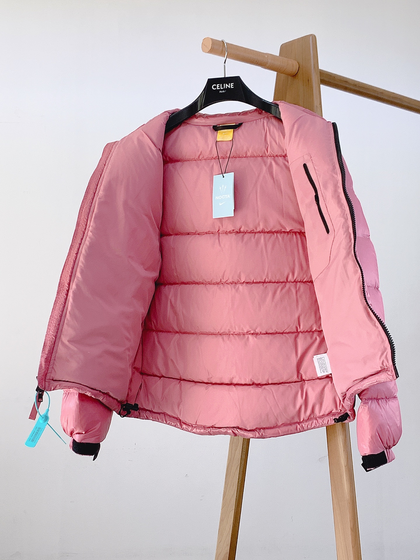 Nike x Drake Nocta系列联名立领公鸭羽绒服，王一博同款，充绒达460克 ，定制YKK拉链