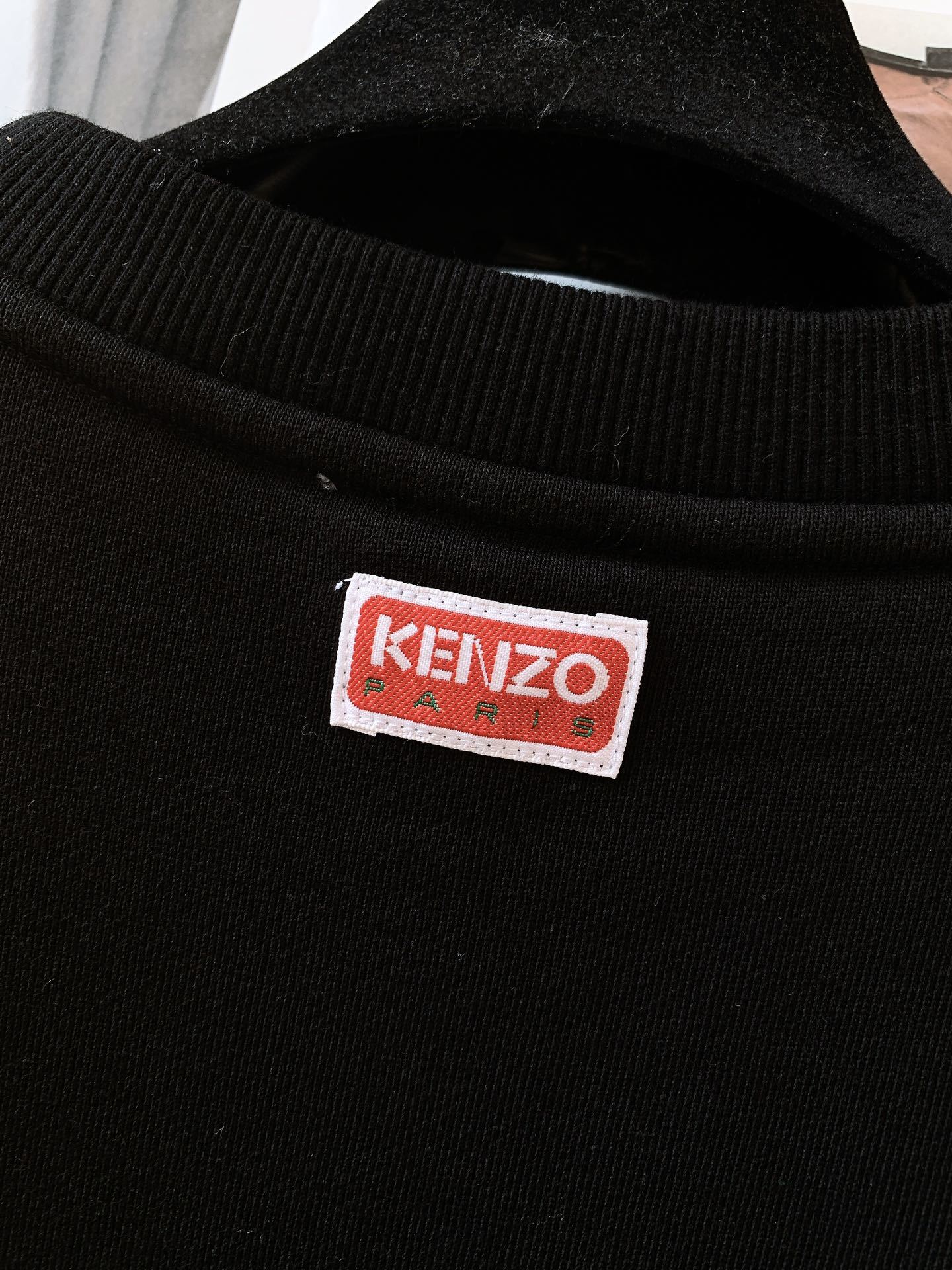 Kenzo 高田肾三 VARSITY TIGER系列 全新虎首涂鸦刺绣圆领卫衣。情侣款男女同款。这“V