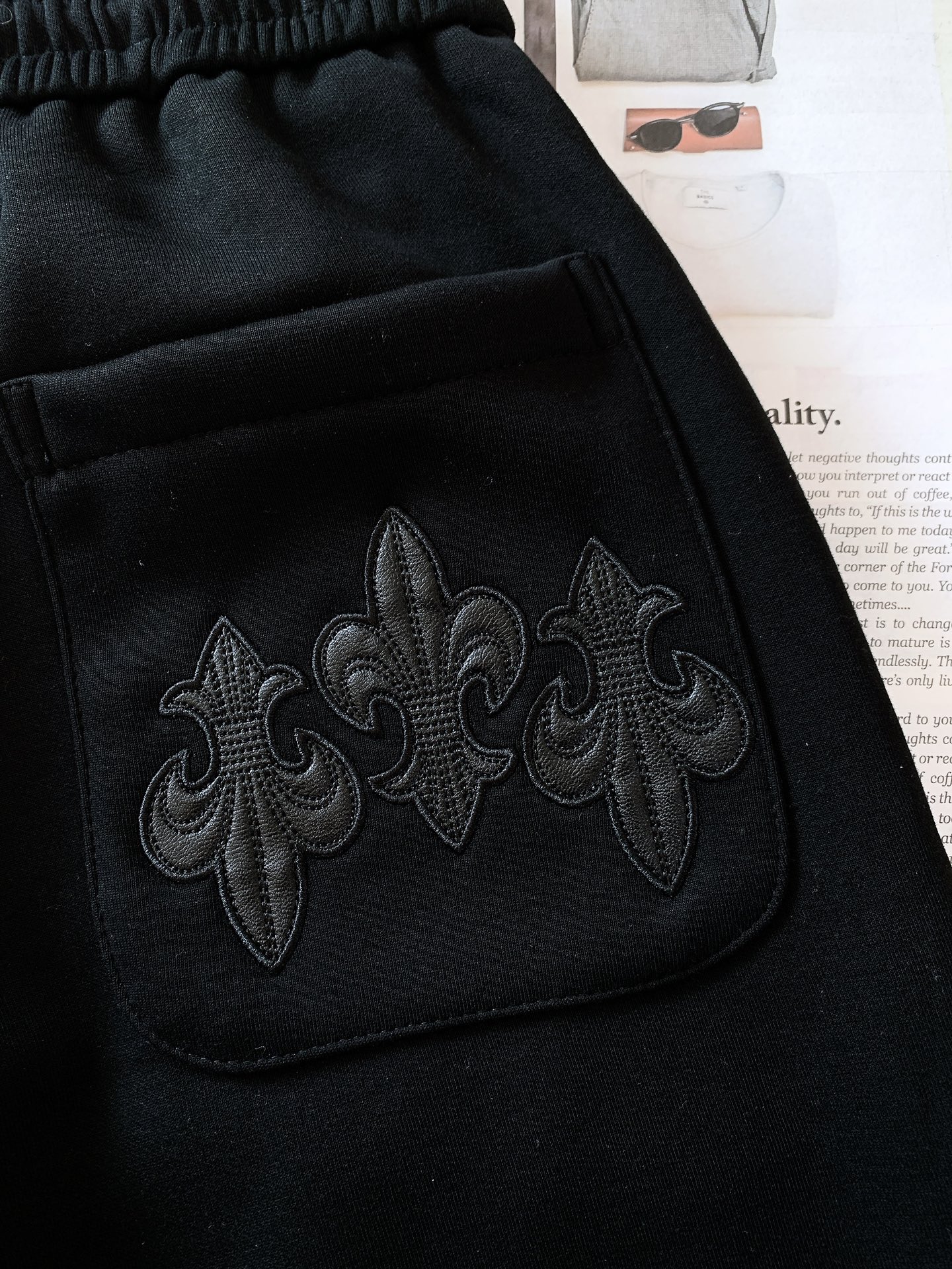 
Chrome Hearts 克罗心 秋冬加绒款时尚高街休闲裤，一款只需要一眼就能爱上的超高颜值设计，全
