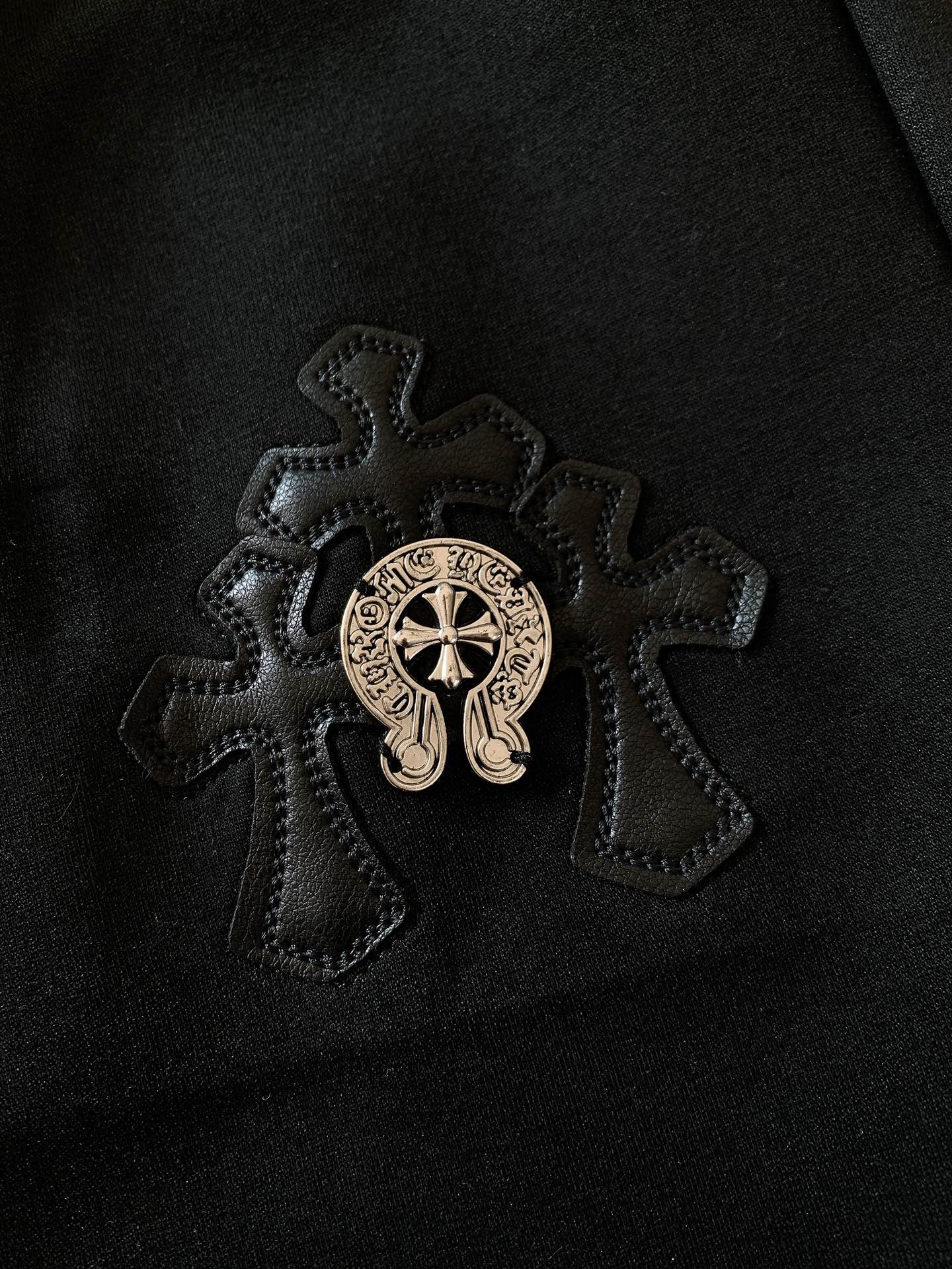 
Chrome Hearts 克罗心 2025SS早春新品
时尚高街休闲裤，一款只需要一眼就能爱上的超高