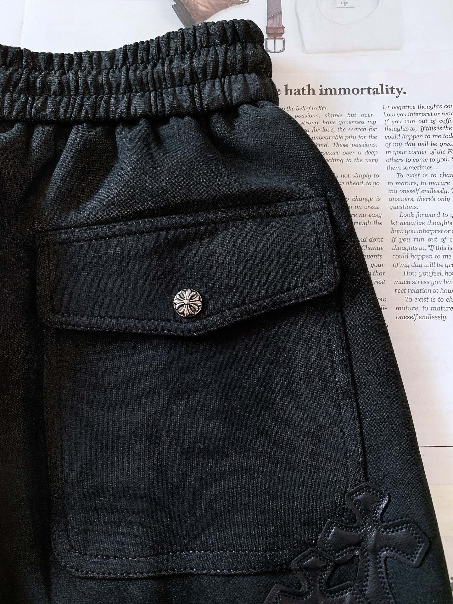 
Chrome Hearts 克罗心 2025SS早春新品
时尚高街休闲裤，一款只需要一眼就能爱上的超高