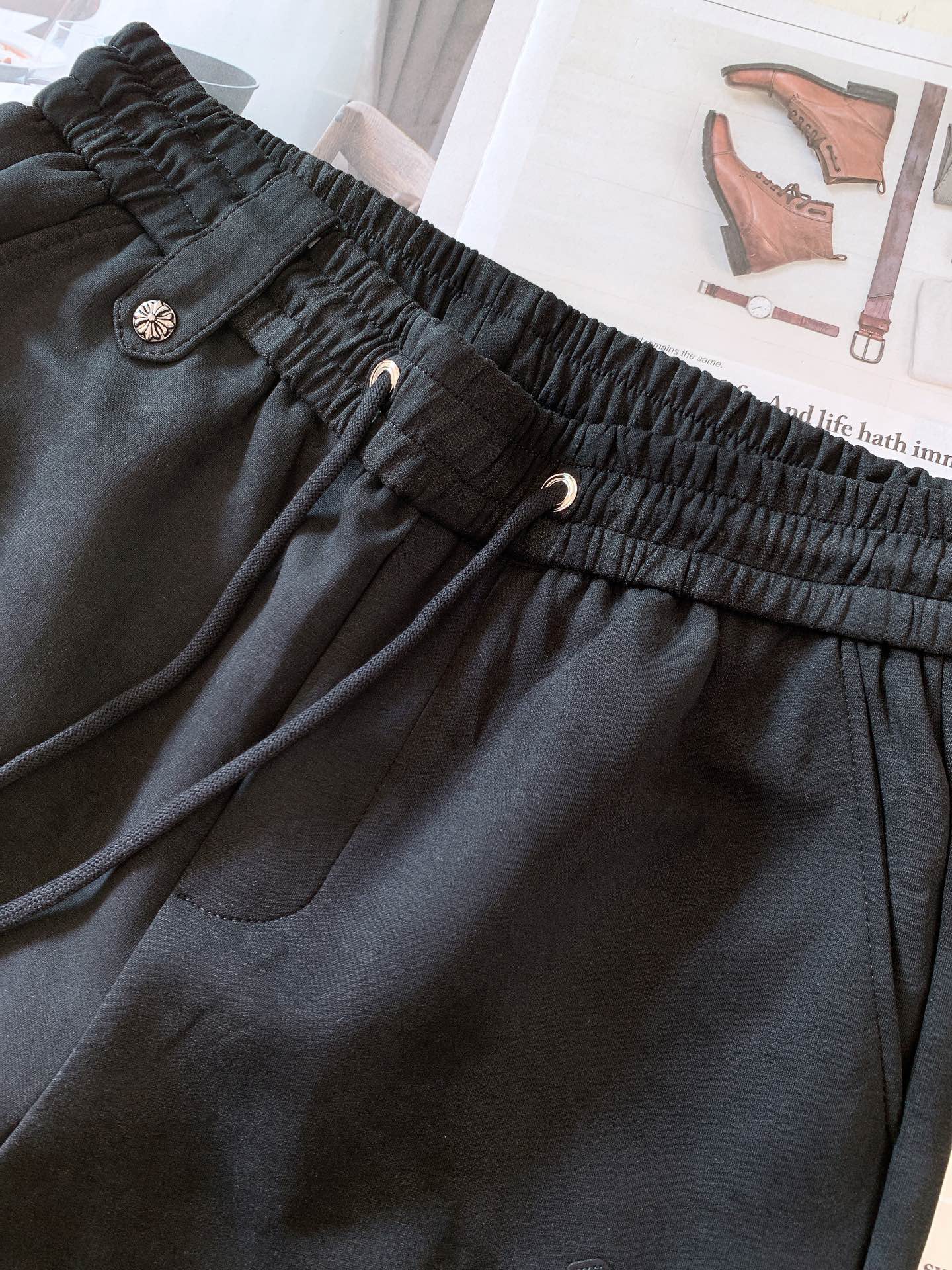 
Chrome Hearts 克罗心 2025SS早春新品
时尚高街休闲裤，一款只需要一眼就能爱上的超高