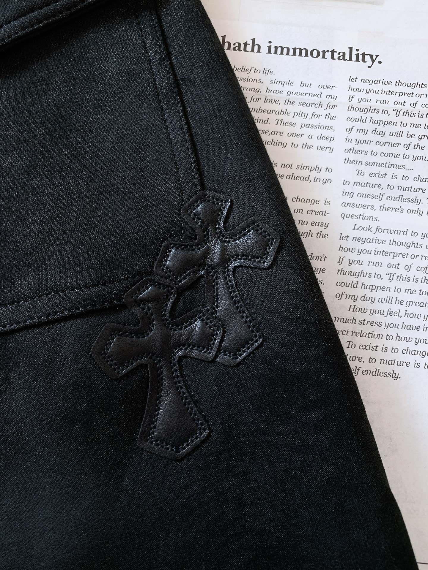 
Chrome Hearts 克罗心 2025SS早春新品
时尚高街休闲裤，一款只需要一眼就能爱上的超高