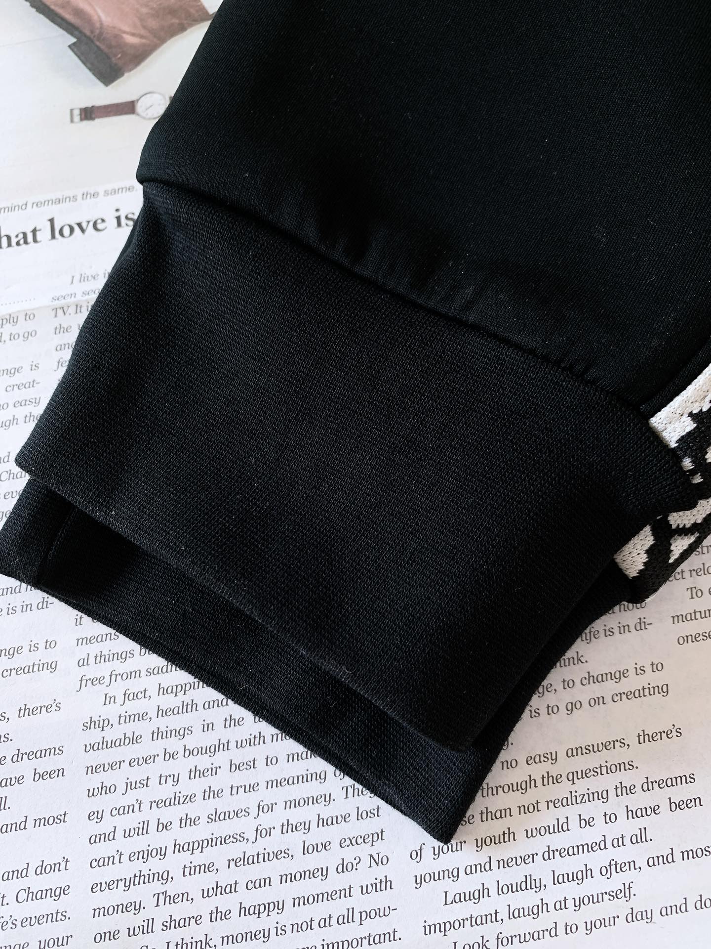 
Dior Homme 迪奥·桀傲 2025SS早春新品 
织带运动休闲裤，定制定染纯棉面料打造，舒适透