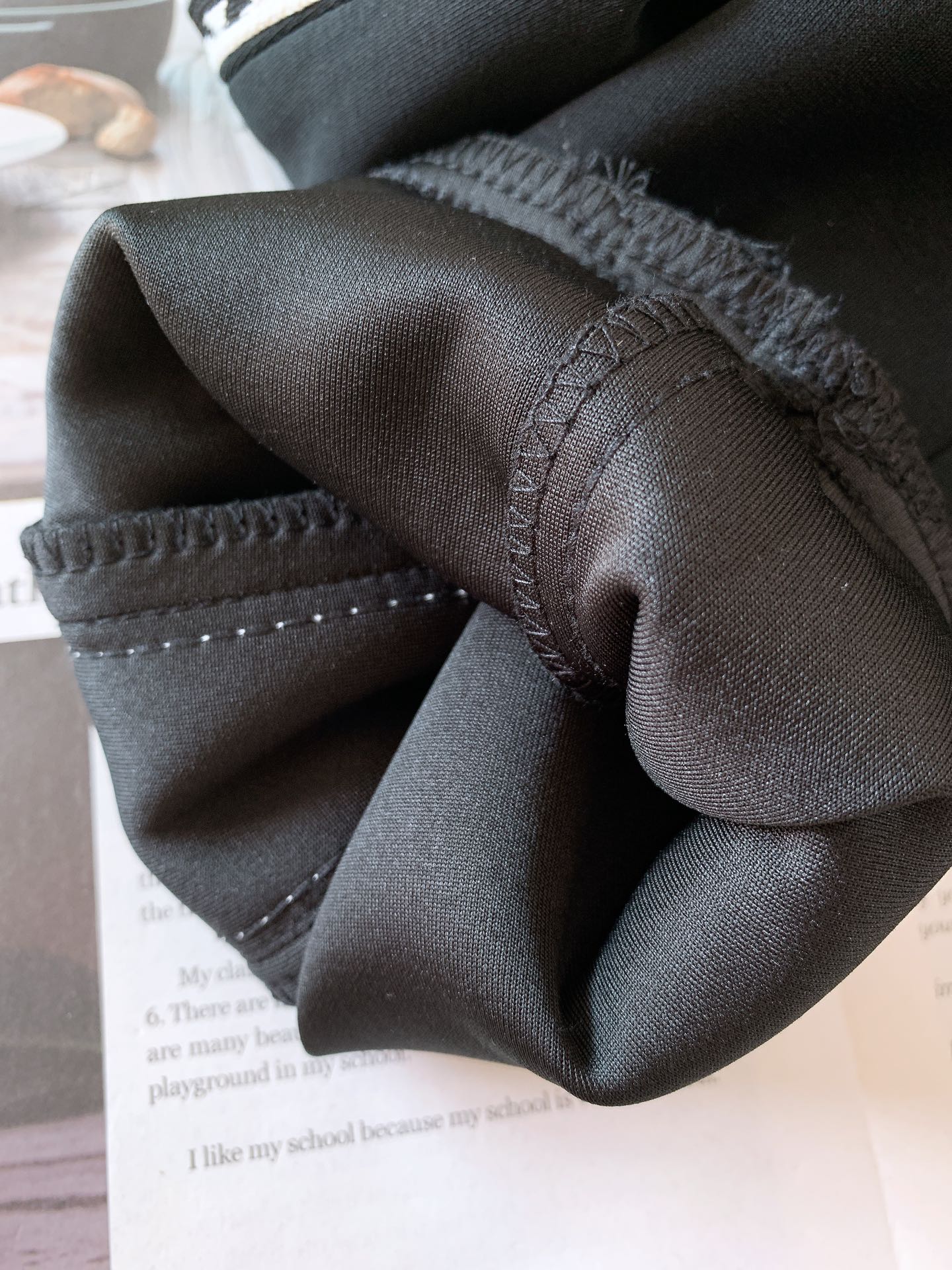 
Dior Homme 迪奥·桀傲 2025SS早春新品 
织带运动休闲裤，定制定染纯棉面料打造，舒适透