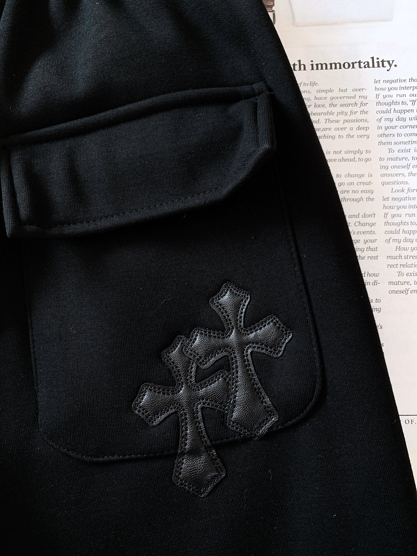 
Chrome Hearts 克罗心 秋冬加绒款时尚高街休闲裤，一款只需要一眼就能爱上的超高颜值设计，全