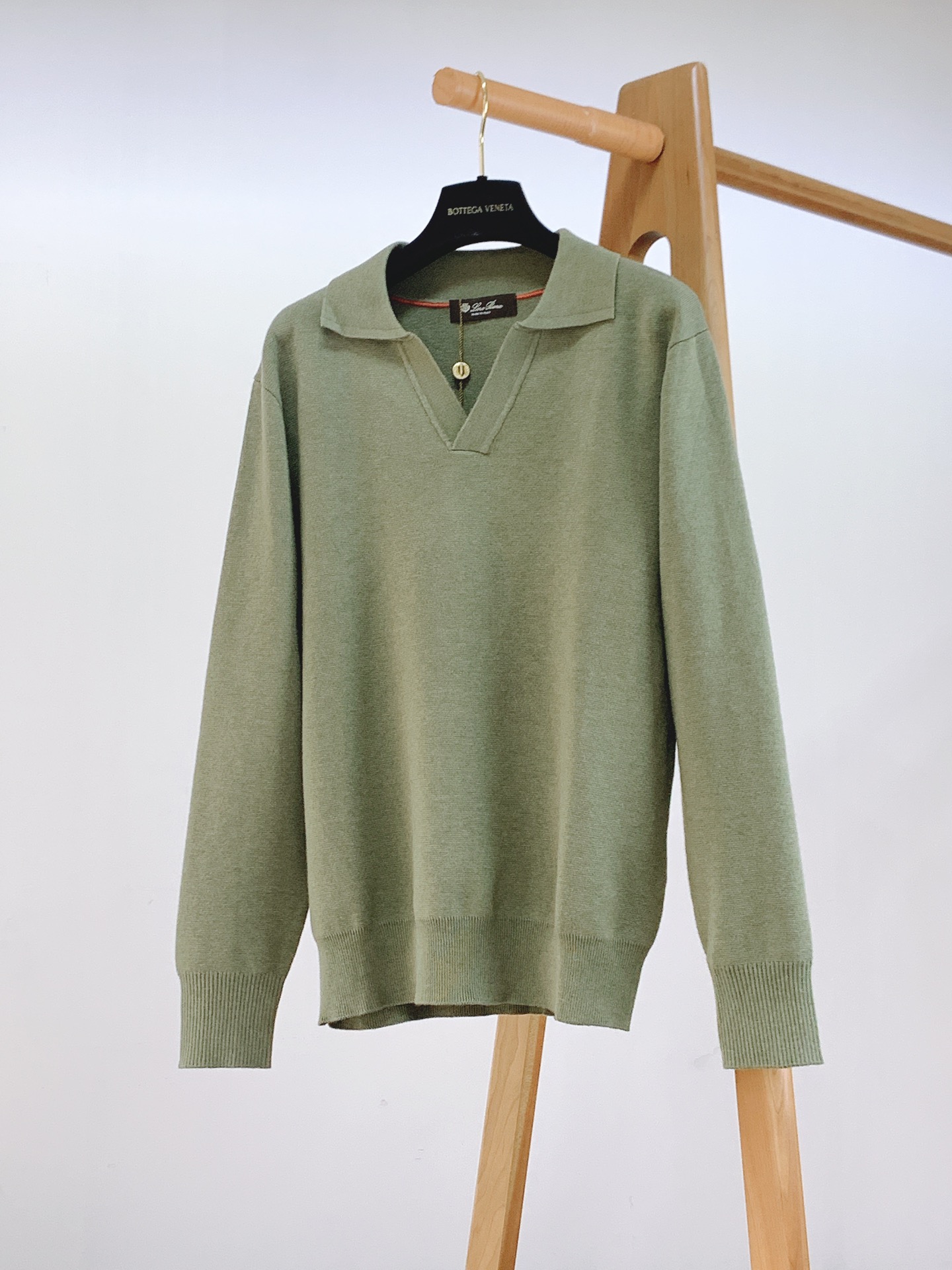 
LoroPiana L.P 男款成衣圆领羊毛毛衣

关于款式及设计：
精致工艺、高级质感、经典单品，这