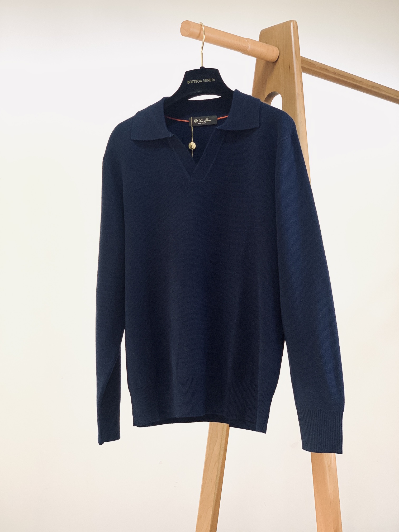 
LoroPiana L.P 男款成衣圆领羊毛毛衣

关于款式及设计：
精致工艺、高级质感、经典单品，这
