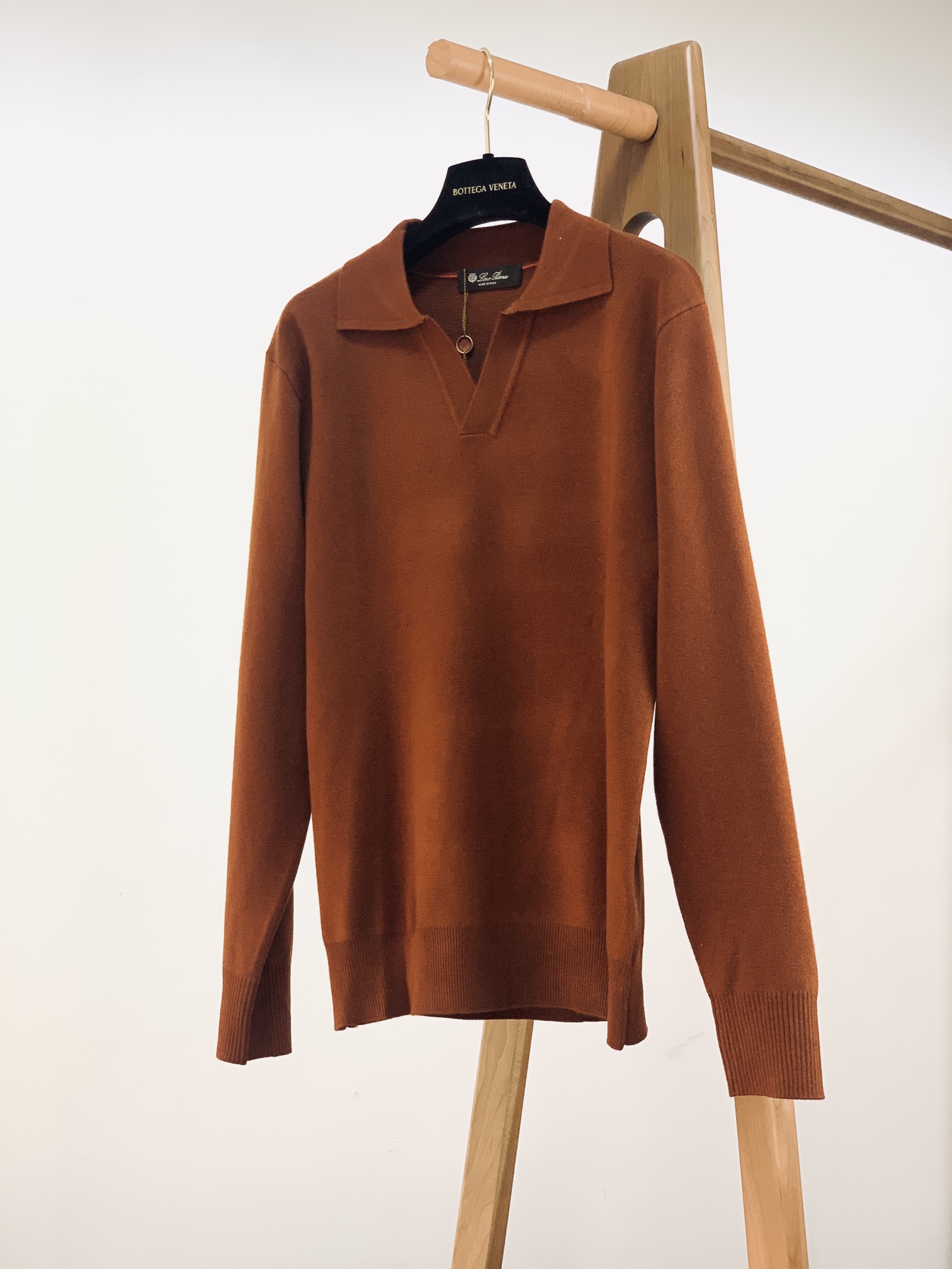 
LoroPiana L.P 男款成衣圆领羊毛毛衣

关于款式及设计：
精致工艺、高级质感、经典单品，这