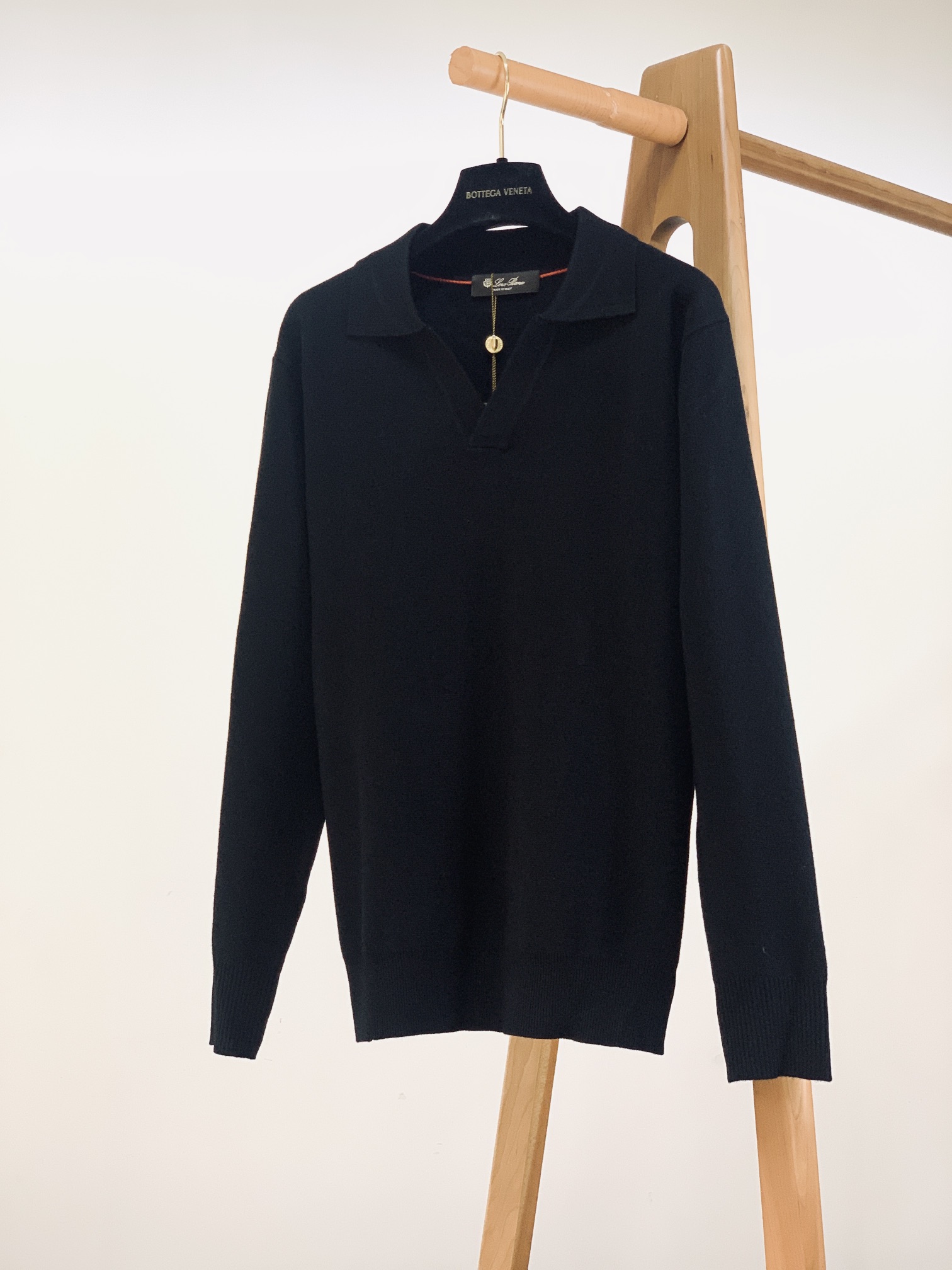 
LoroPiana L.P 男款成衣圆领羊毛毛衣

关于款式及设计：
精致工艺、高级质感、经典单品，这