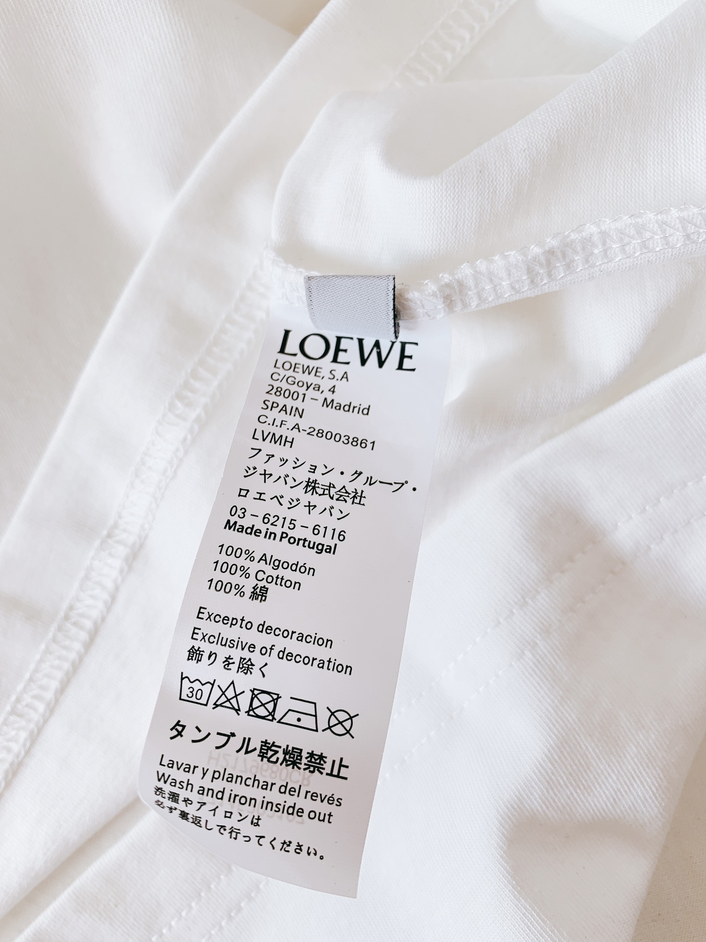 
Loewe 罗意威 2025SS春夏新品 
休闲刺绣短袖，重磅级尤物单品，官网在售系列。奢侈一线大牌的