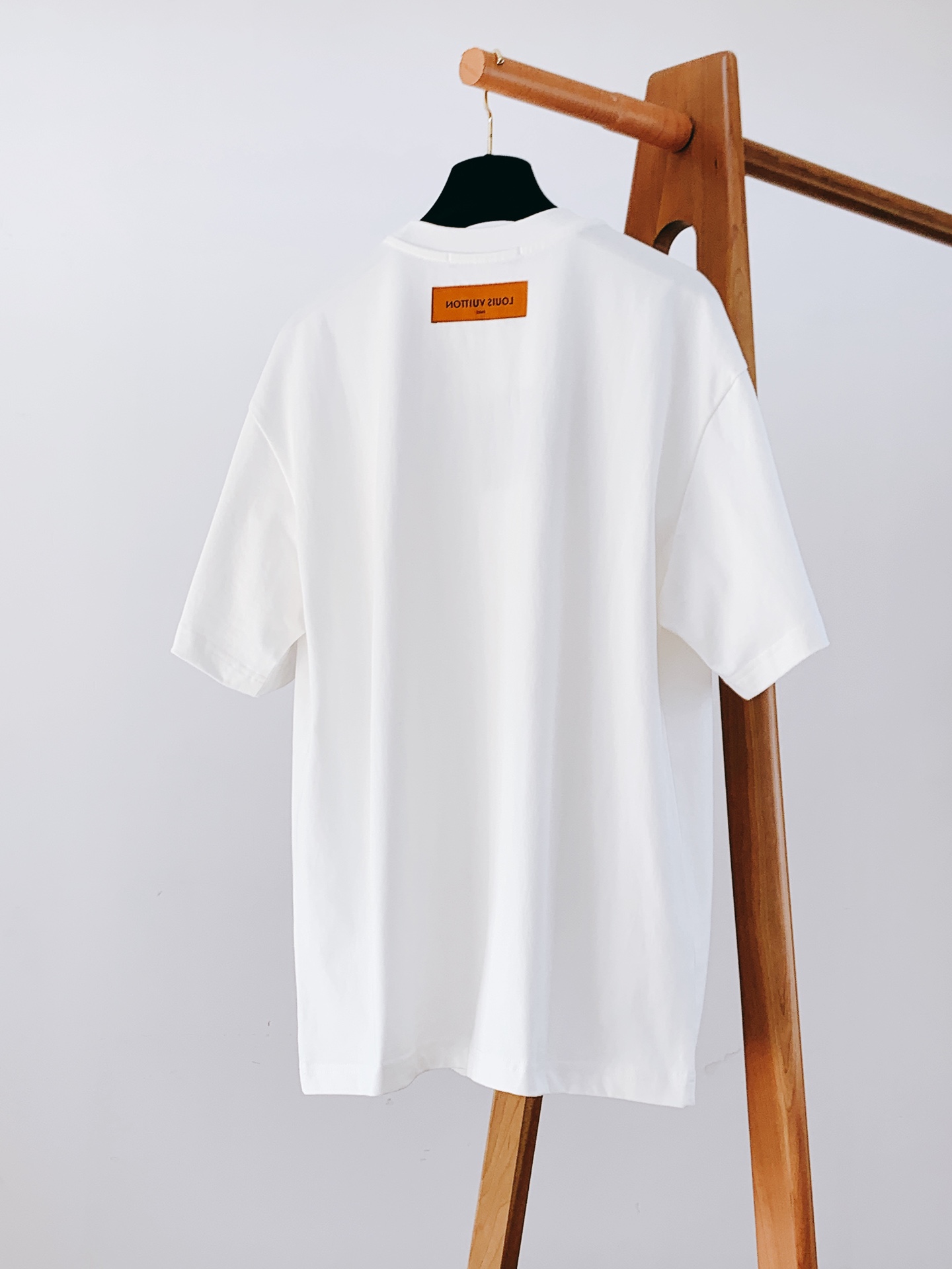 
LouisVuitton 路易威登 2025SS春夏新品 
重磅级尤物单品，官网在售系列。压花浮雕短袖