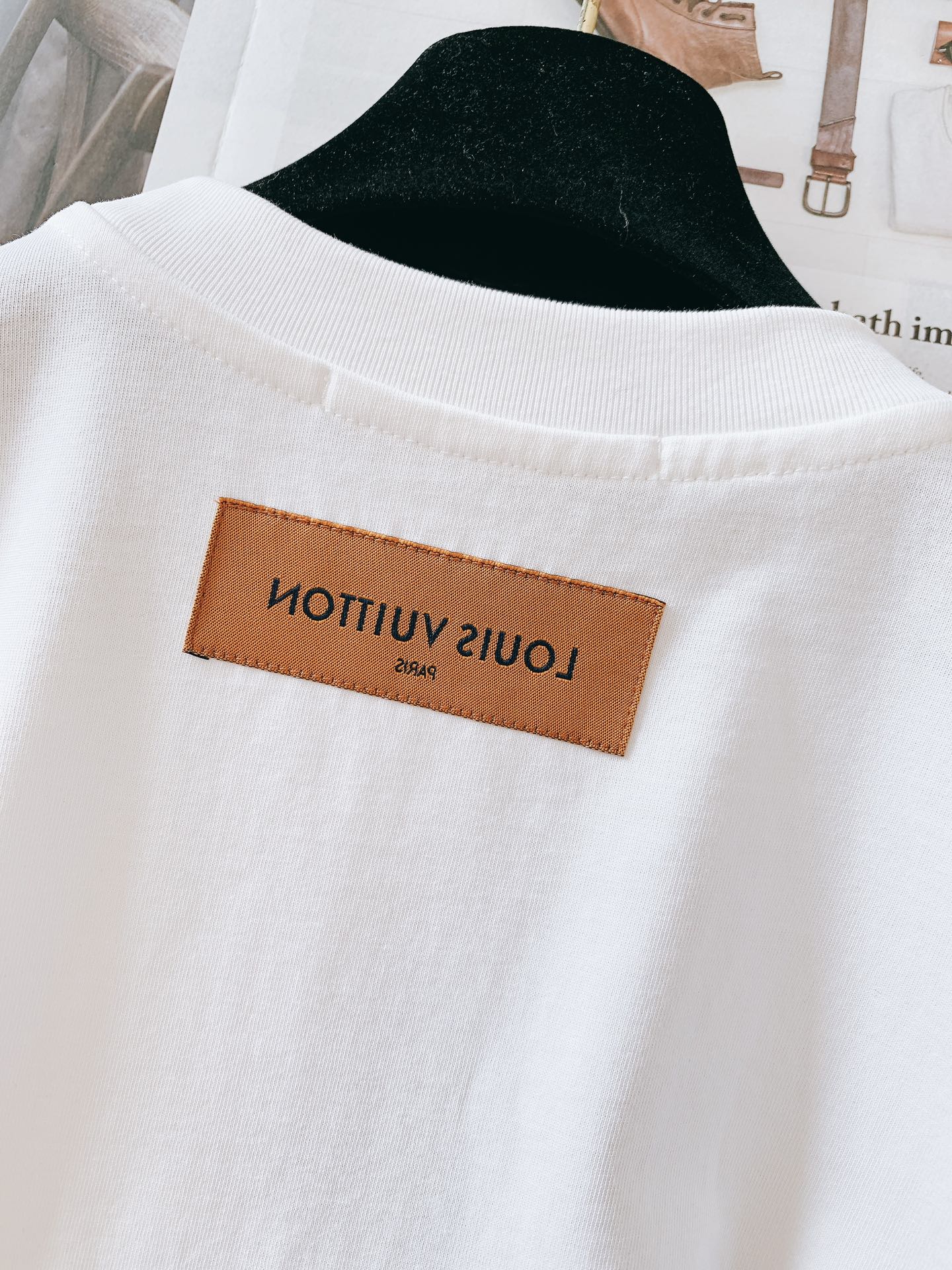 
LouisVuitton 路易威登 2025SS春夏新品 
重磅级尤物单品，官网在售系列。压花浮雕短袖
