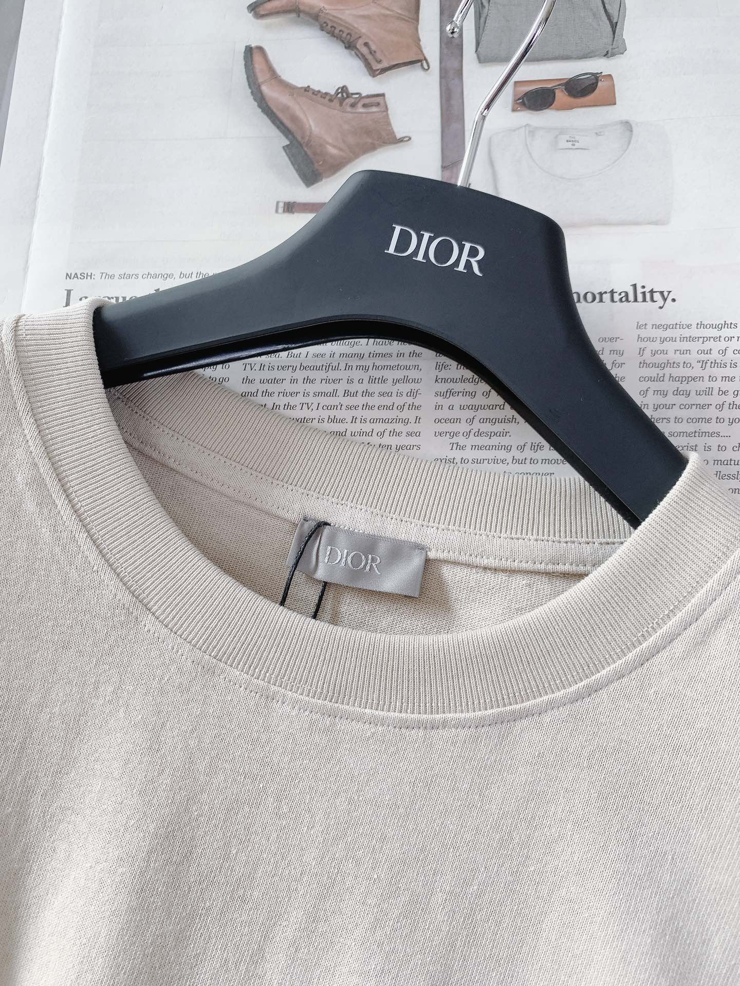 
Dior Homme 迪奥·桀傲 2025SS春夏新品
补丁徽标字母短袖，这款 Dior CharmT