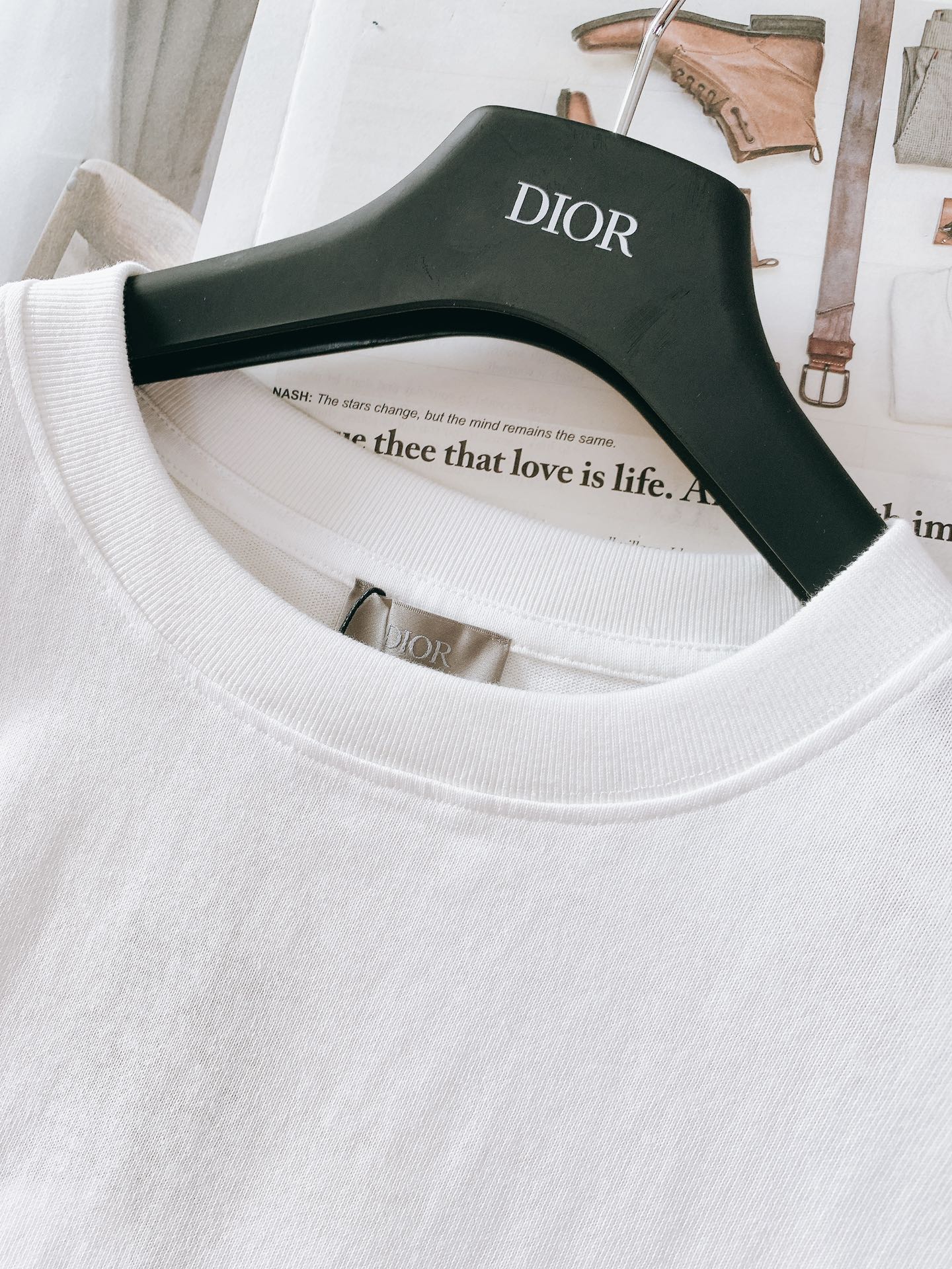 
Dior Homme 迪奥·桀傲 2025SS春夏新品
补丁徽标字母短袖，这款 Dior CharmT