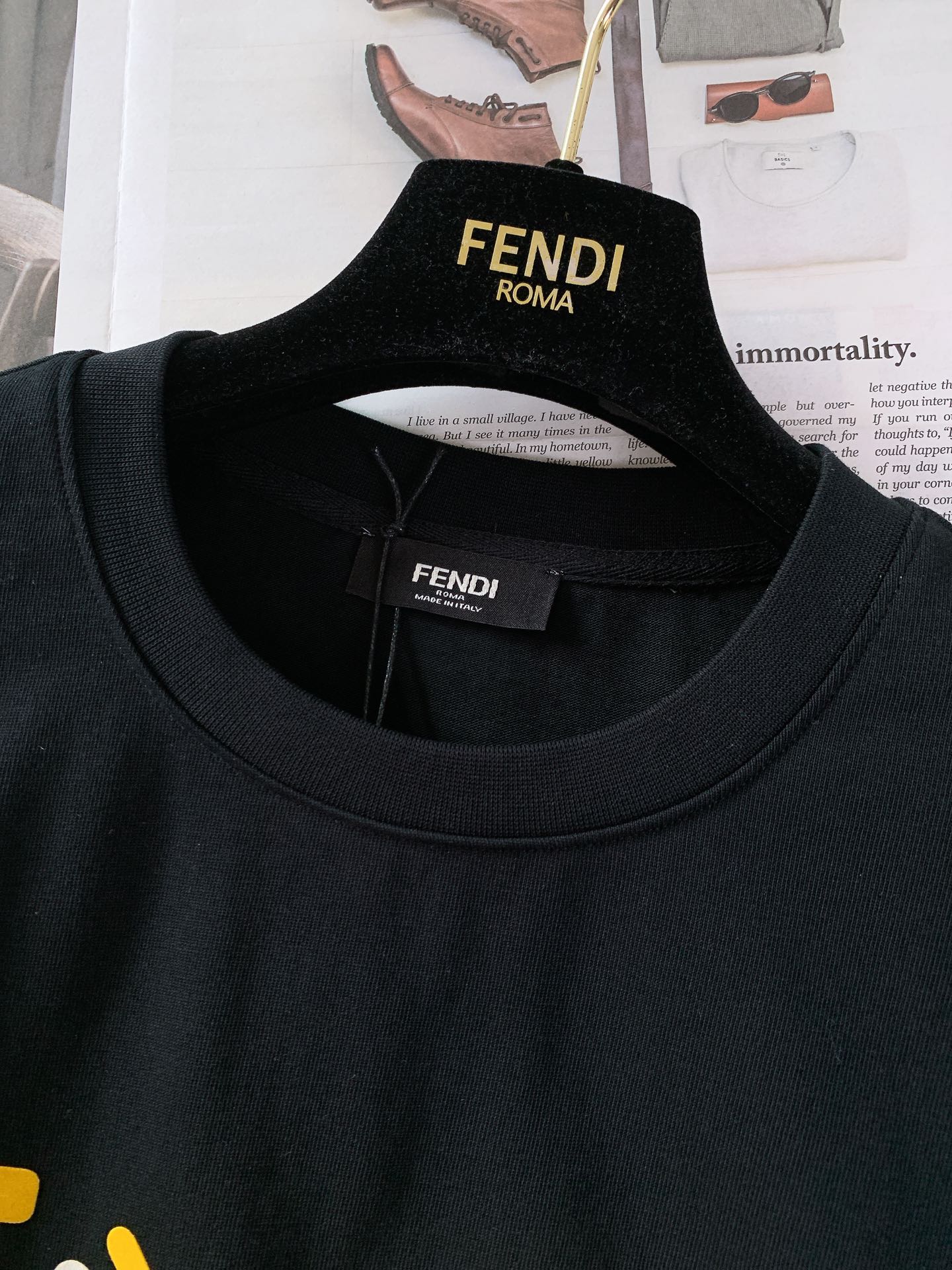 
Fendi 芬迪 2025SS春夏新品 
小怪兽系列短袖，前后立体植绒标识图案，完美的符合 最新系列风
