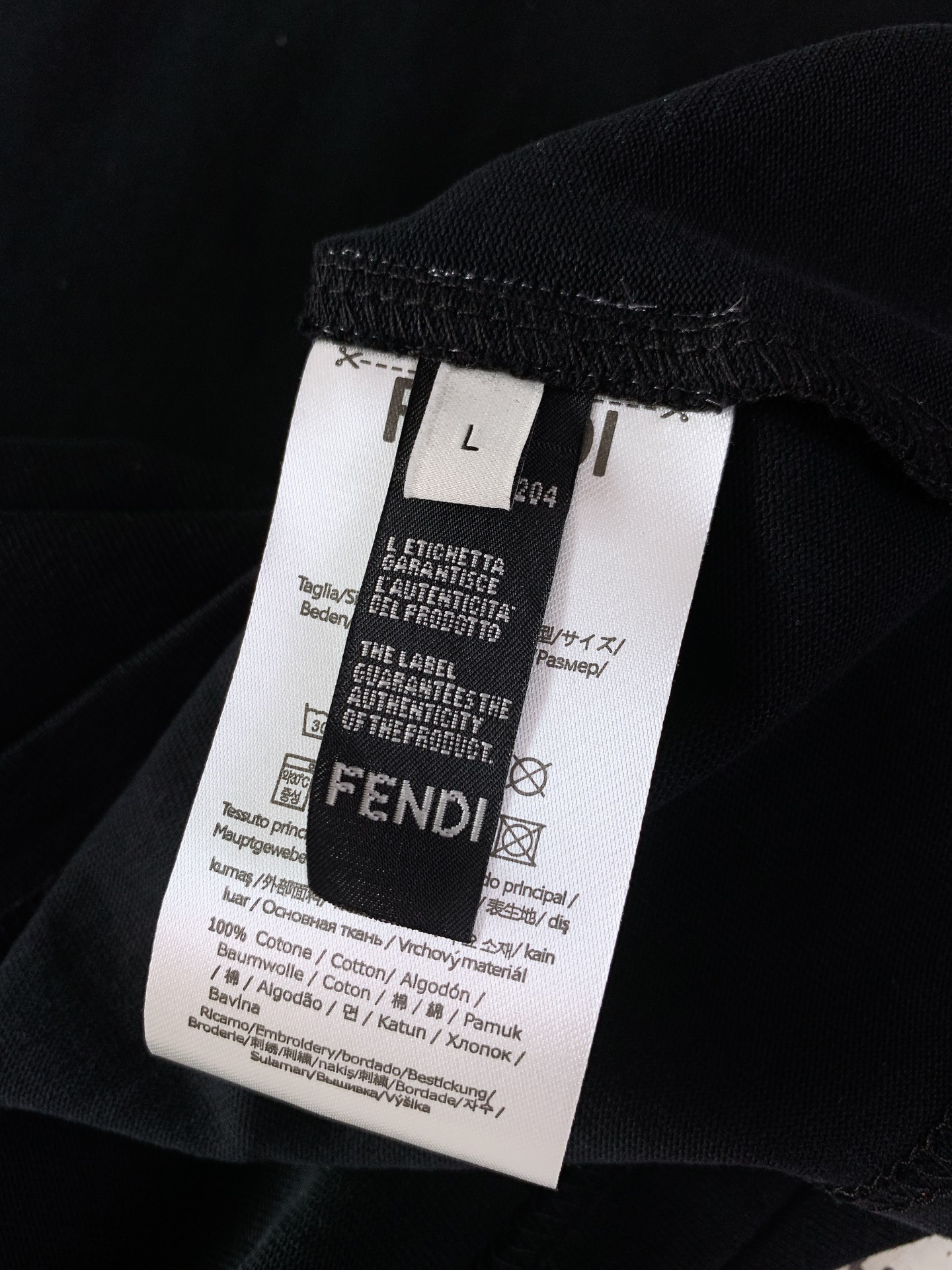 
Fendi 芬迪 2025SS春夏新品 
小怪兽系列短袖，前后立体植绒标识图案，完美的符合 最新系列风
