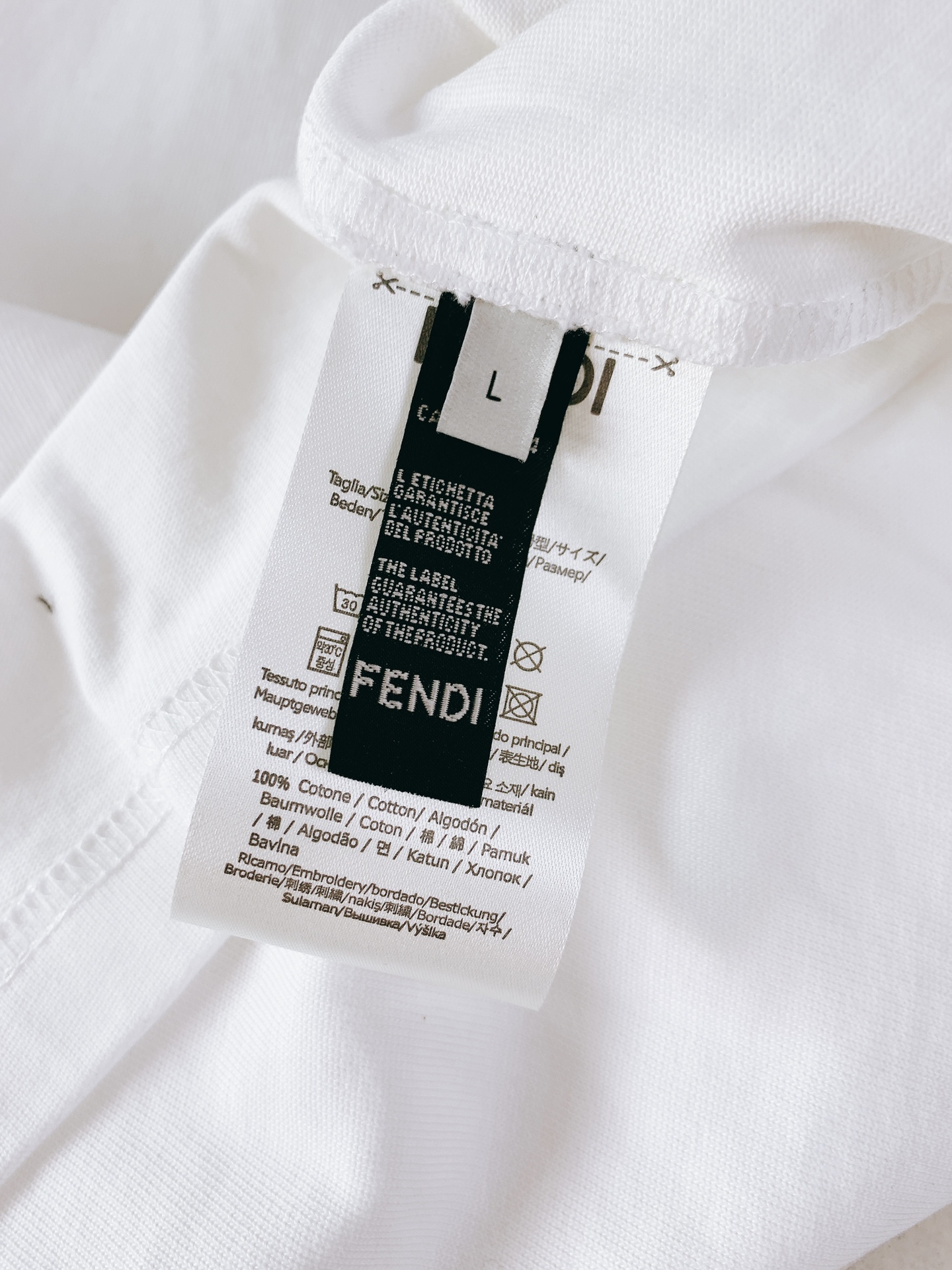 
Fendi 芬迪 2025SS春夏新品 
小怪兽系列短袖，前后立体植绒标识图案，完美的符合 最新系列风