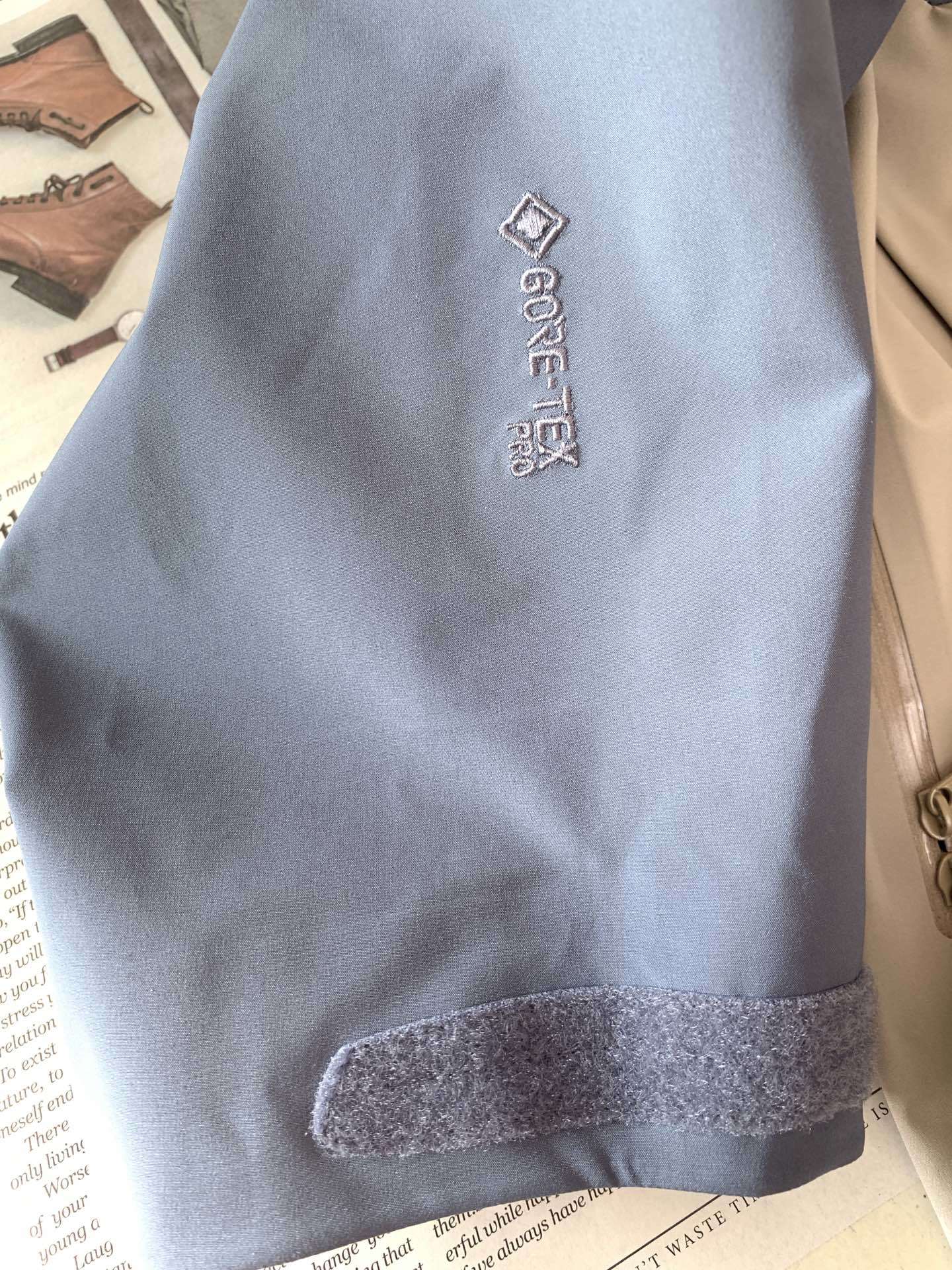 ARCTERYX 始祖鸟 SV LNY蛇年限定冲锋衣
众所周知 每年始祖*都会以十二生肖为思路出一款联