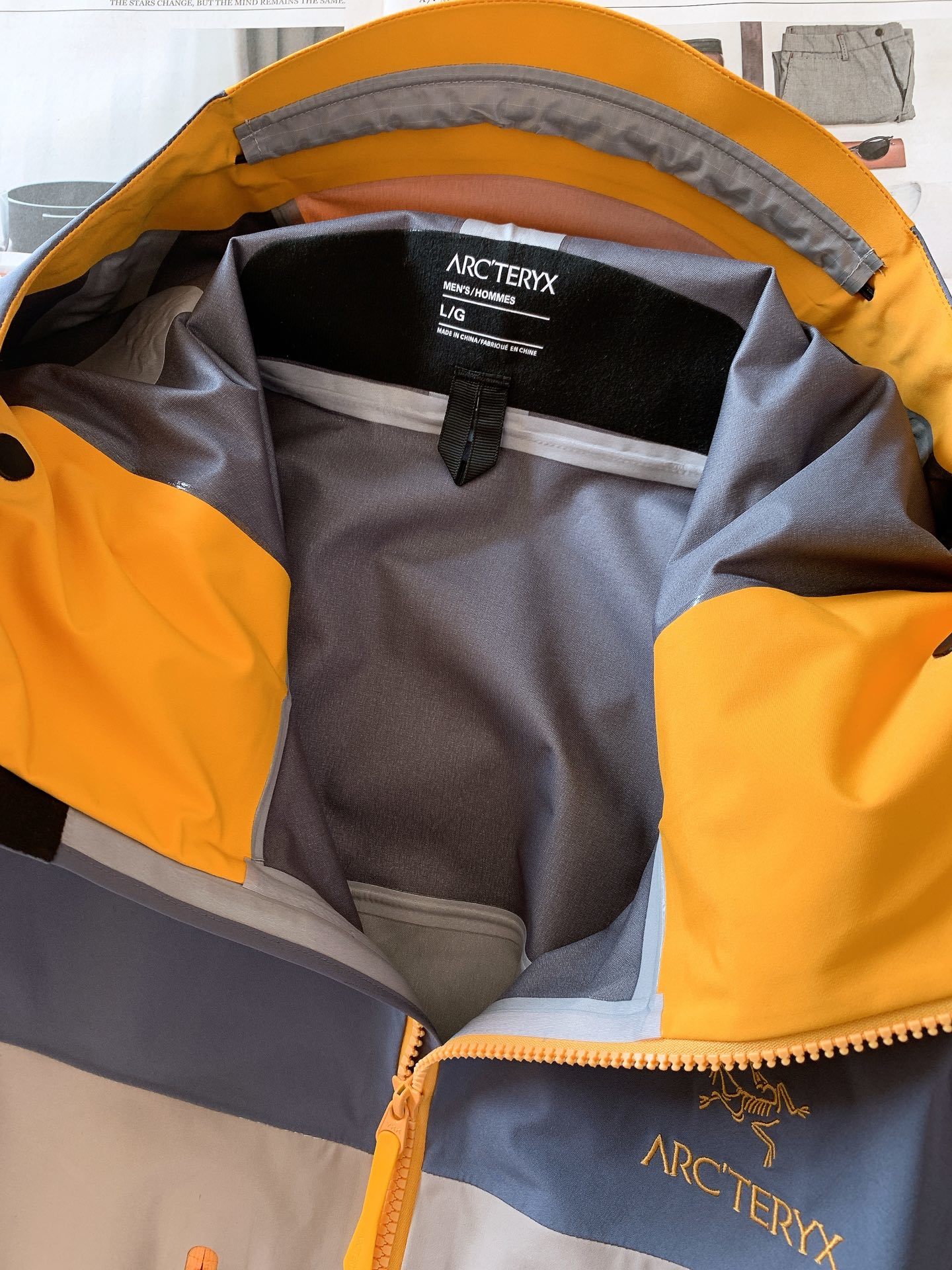 ARCTERYX 始祖鸟 SV LNY蛇年限定冲锋衣
众所周知 每年始祖*都会以十二生肖为思路出一款联