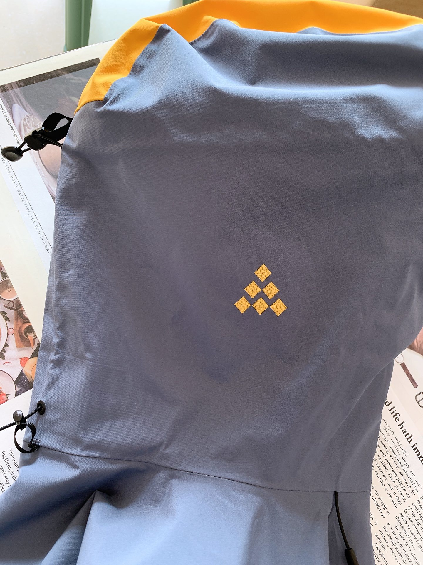 ARCTERYX 始祖鸟 SV LNY蛇年限定冲锋衣
众所周知 每年始祖*都会以十二生肖为思路出一款联