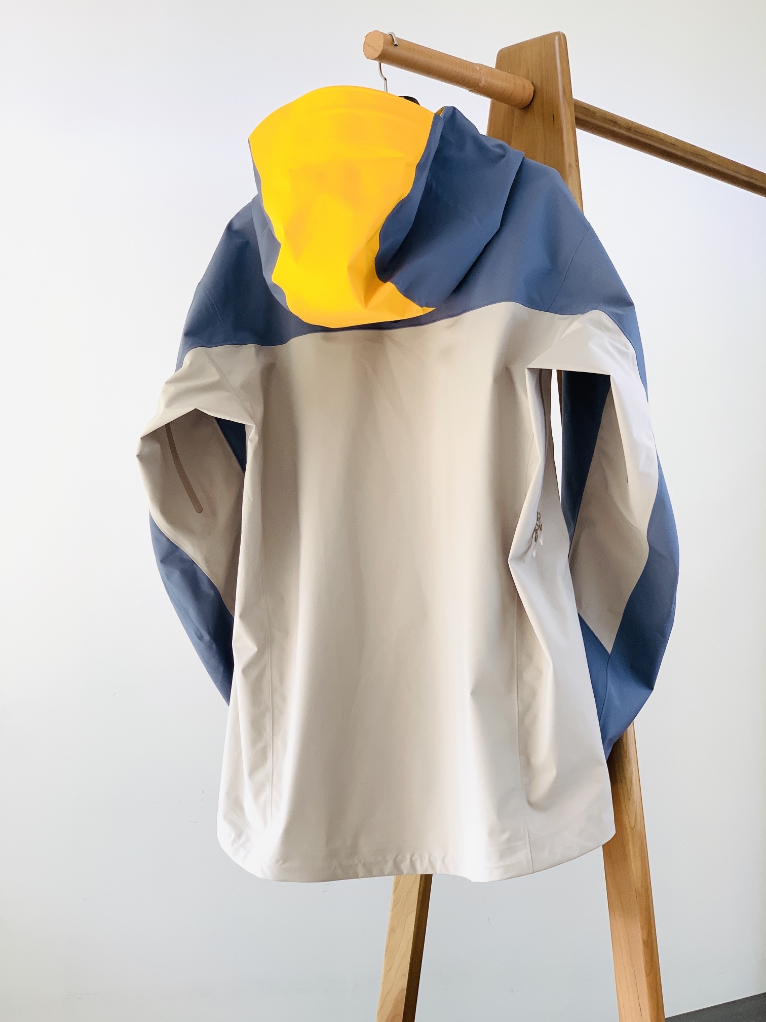 ARCTERYX 始祖鸟 SV LNY蛇年限定冲锋衣
众所周知 每年始祖*都会以十二生肖为思路出一款联