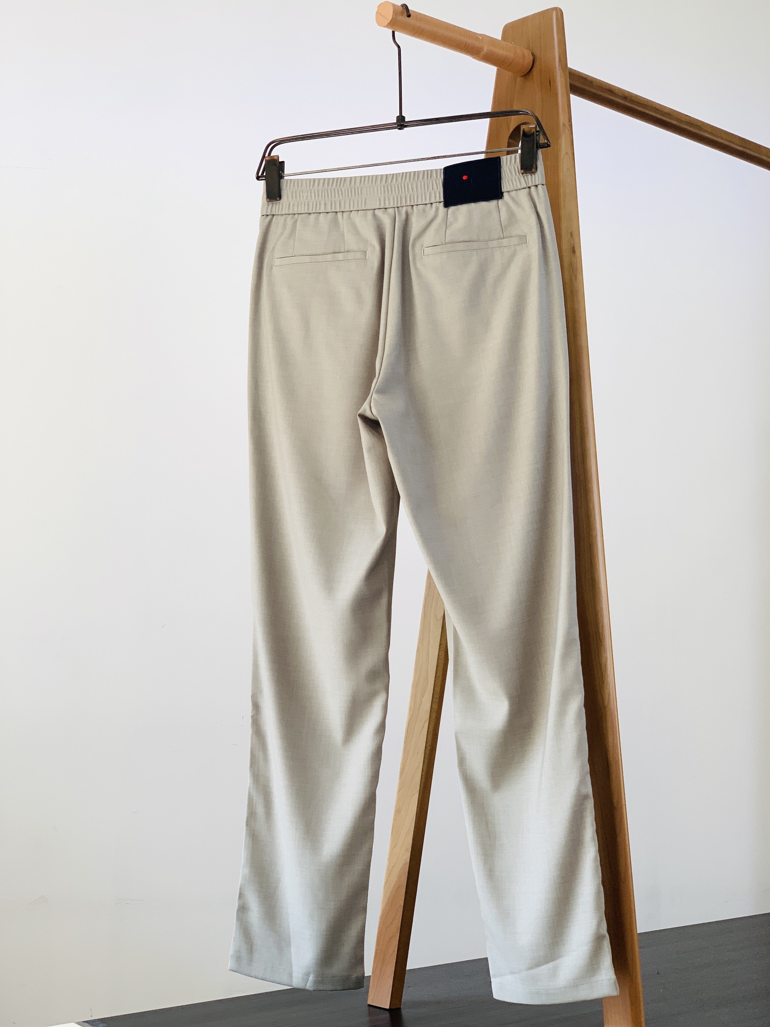 一套
Kiton 基督恩 2025SS早春新品
轻薄款连帽套装，进口定制面料打造，舒适透气，质地超赞，客