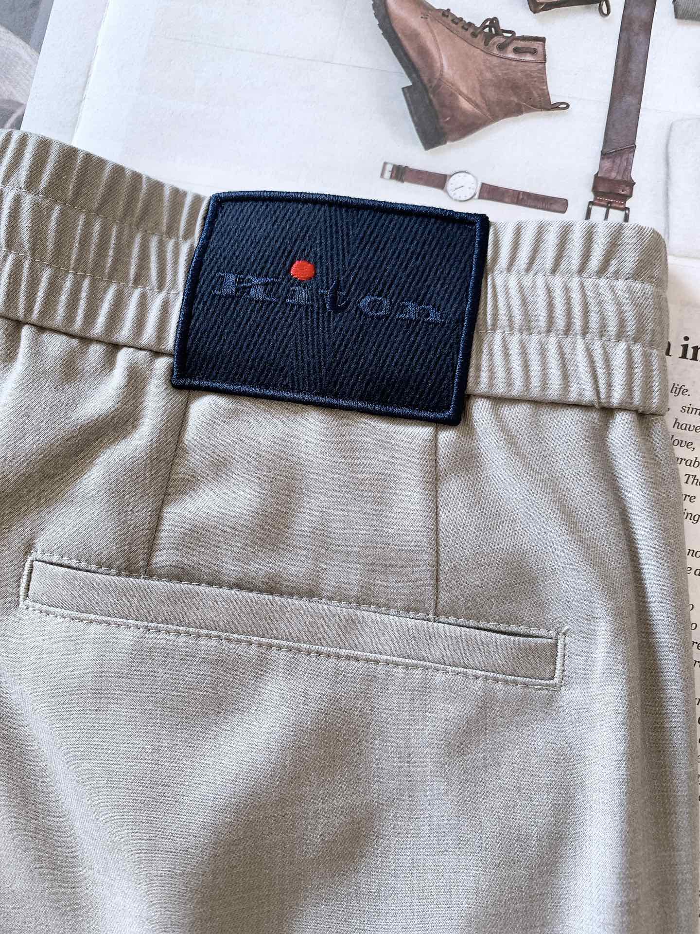 一套
Kiton 基督恩 2025SS早春新品
轻薄款连帽套装，进口定制面料打造，舒适透气，质地超赞，客