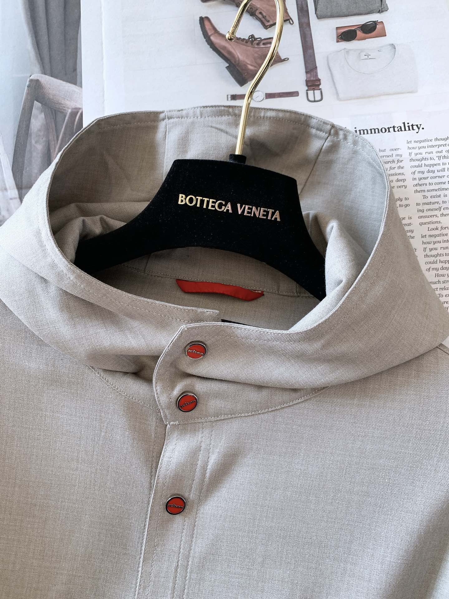 一套
Kiton 基督恩 2025SS早春新品
轻薄款连帽套装，进口定制面料打造，舒适透气，质地超赞，客