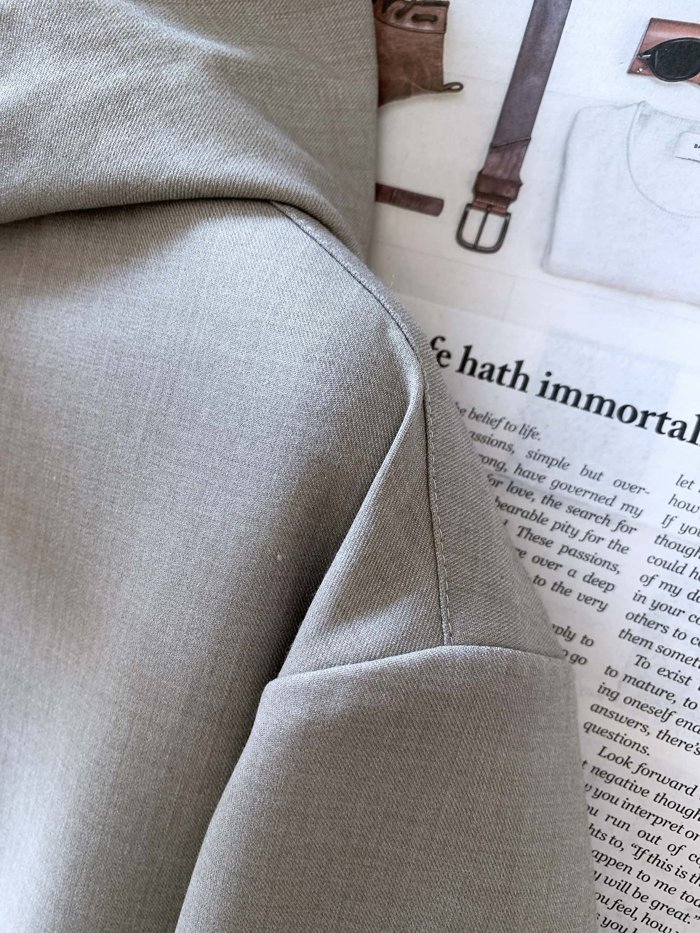 一套
Kiton 基督恩 2025SS早春新品
轻薄款连帽套装，进口定制面料打造，舒适透气，质地超赞，客
