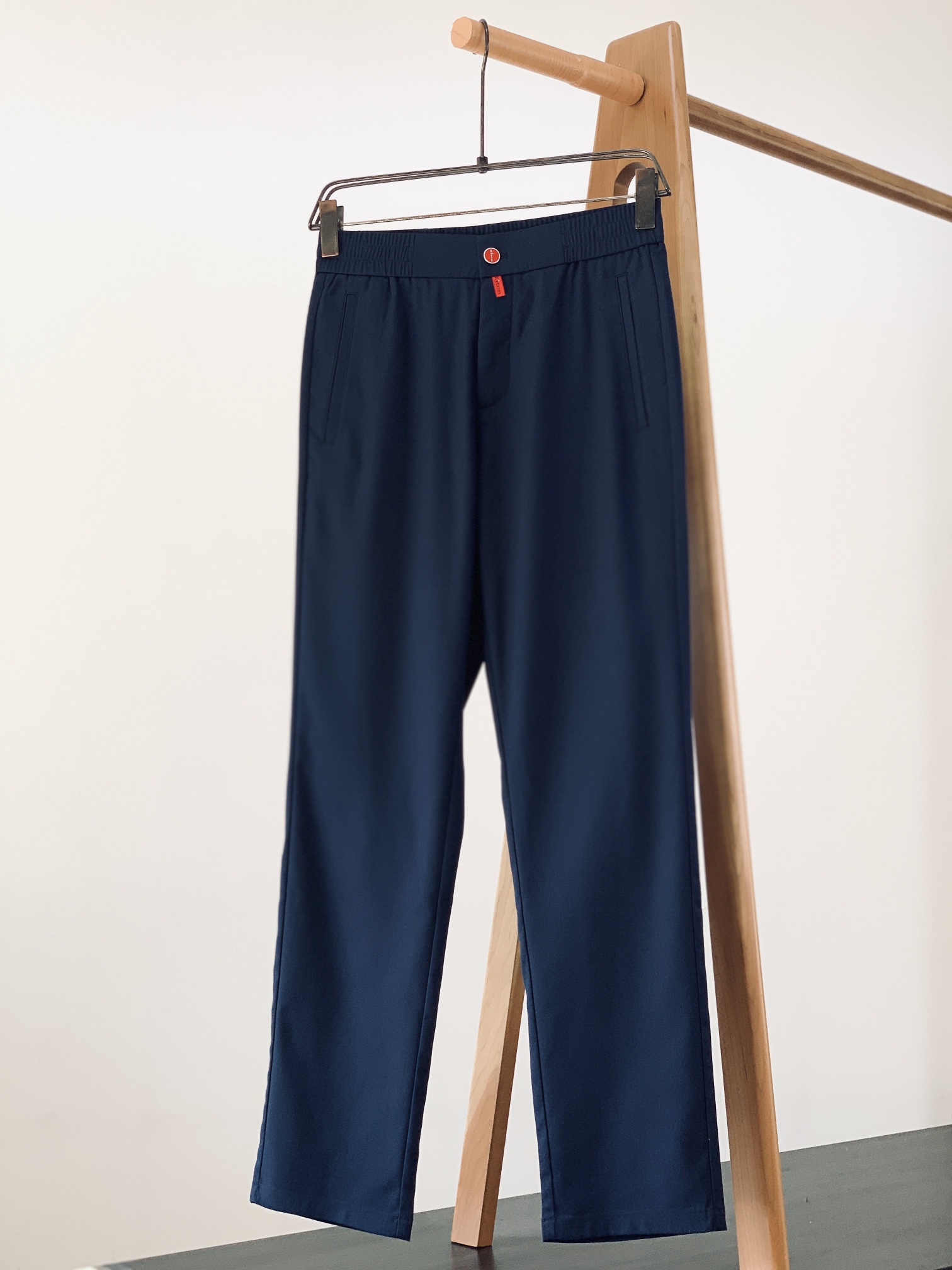 一套
Kiton 基督恩 2025SS早春新品
轻薄款连帽套装，进口定制面料打造，舒适透气，质地超赞，客