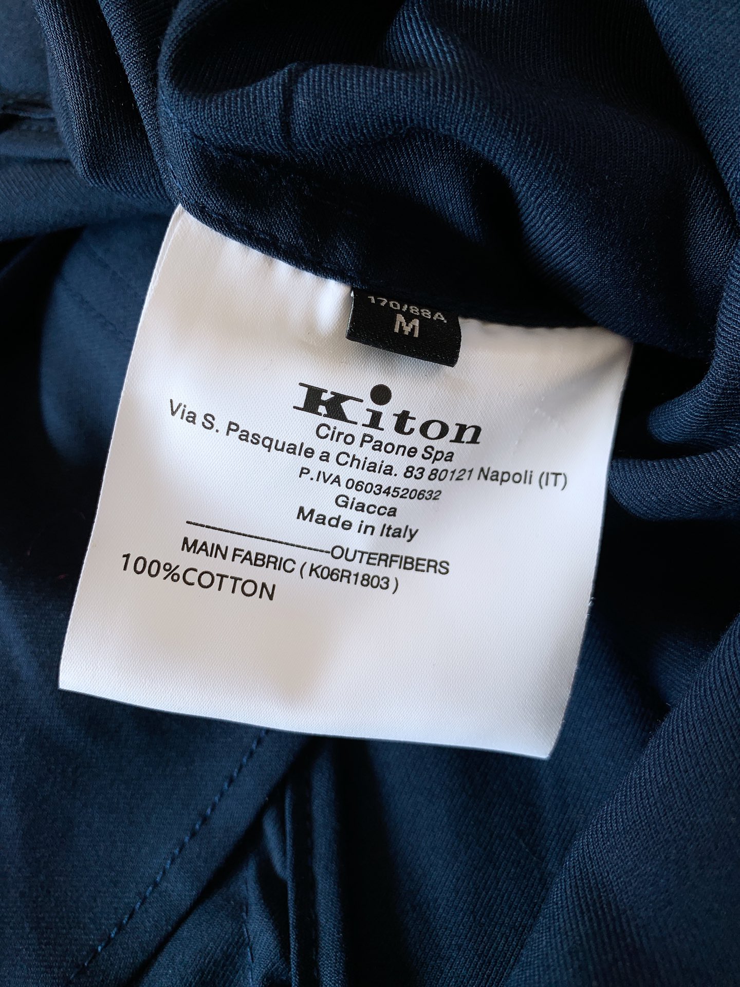 一套
Kiton 基督恩 2025SS早春新品
轻薄款连帽套装，进口定制面料打造，舒适透气，质地超赞，客