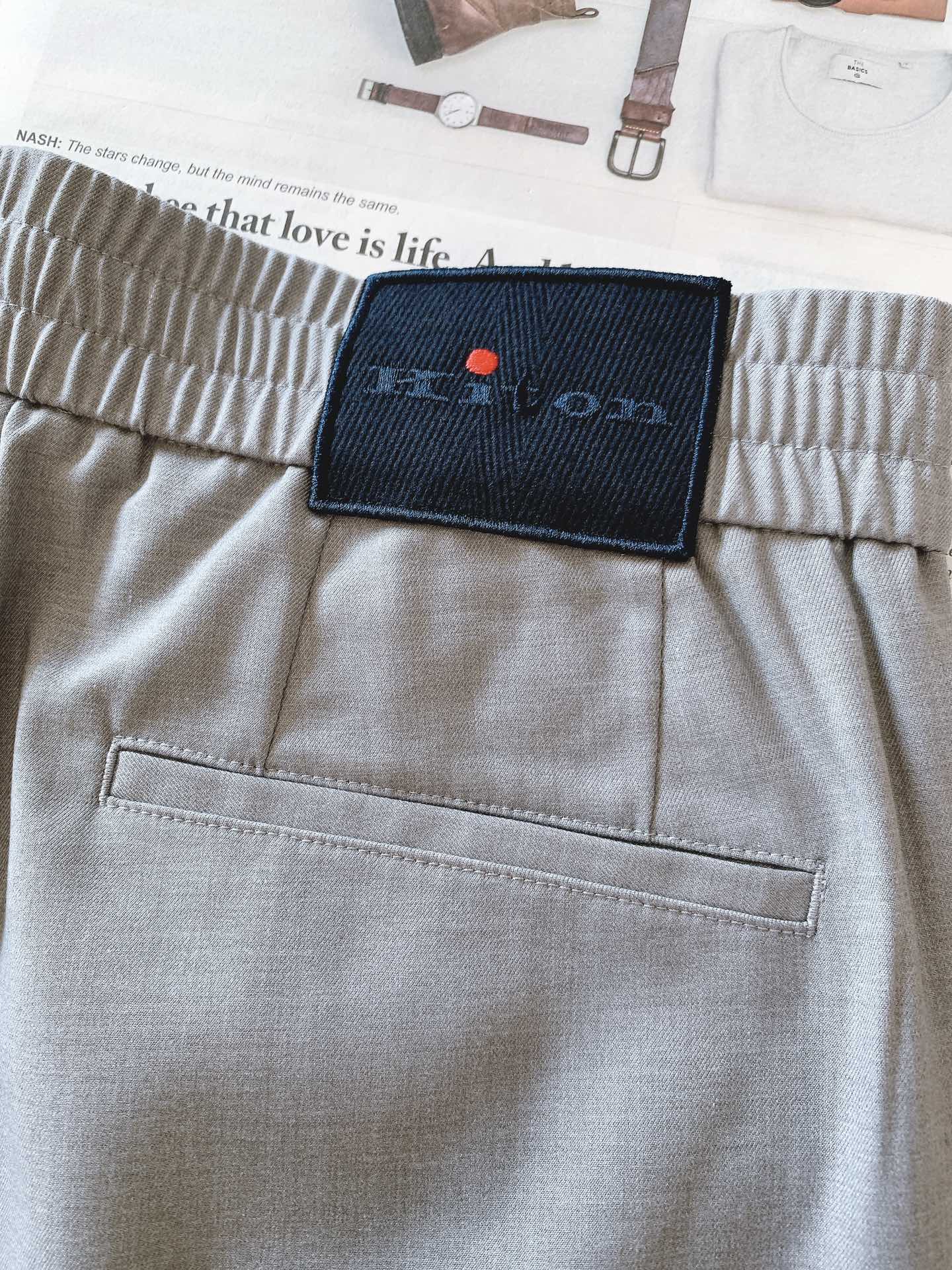 一套
Kiton 基督恩 2025SS早春新品
轻薄款连帽套装，进口定制面料打造，舒适透气，质地超赞，客
