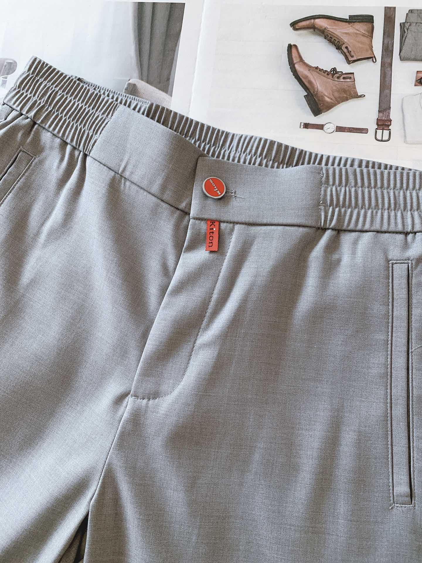 一套
Kiton 基督恩 2025SS早春新品
轻薄款连帽套装，进口定制面料打造，舒适透气，质地超赞，客