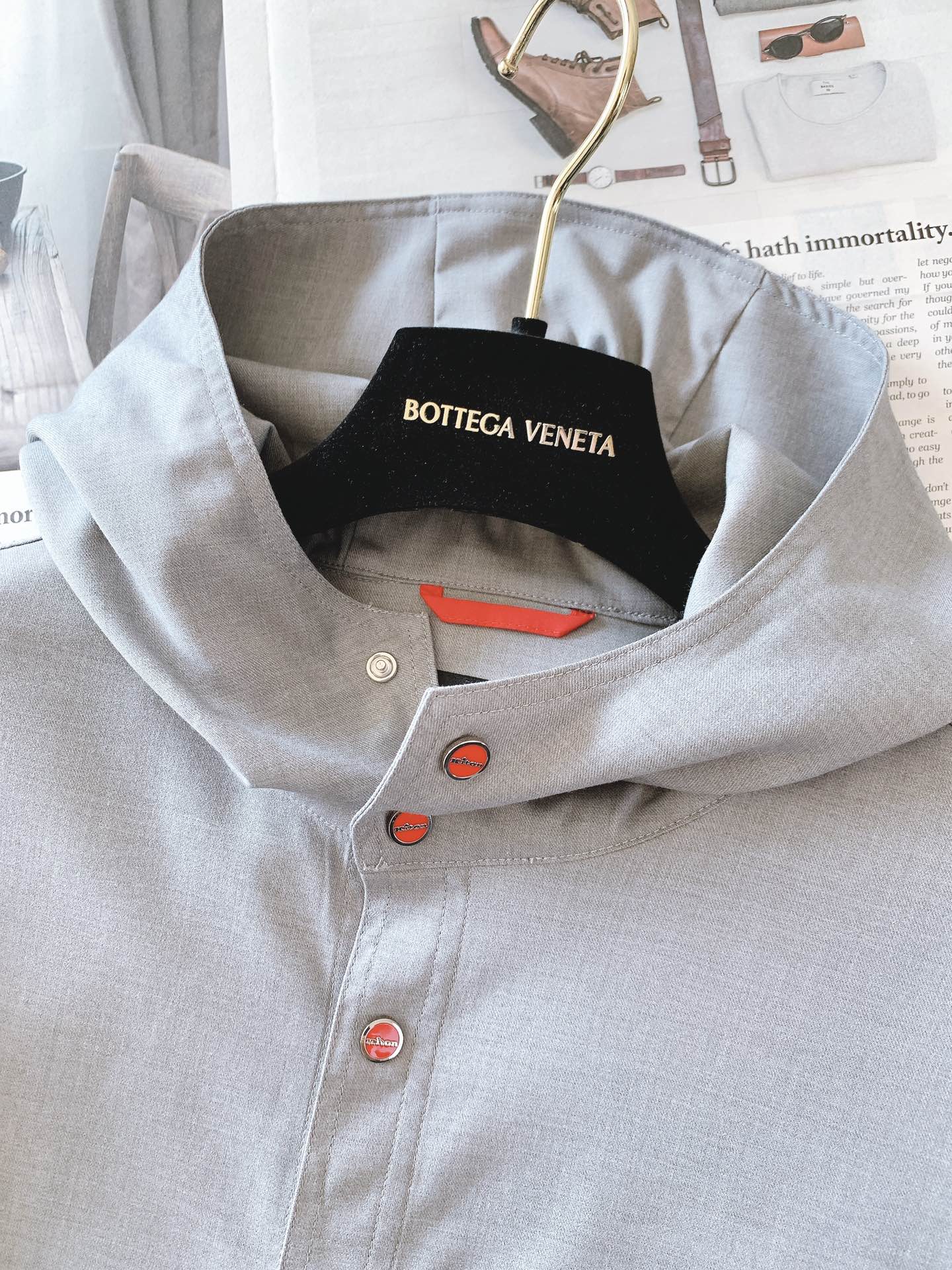 一套
Kiton 基督恩 2025SS早春新品
轻薄款连帽套装，进口定制面料打造，舒适透气，质地超赞，客