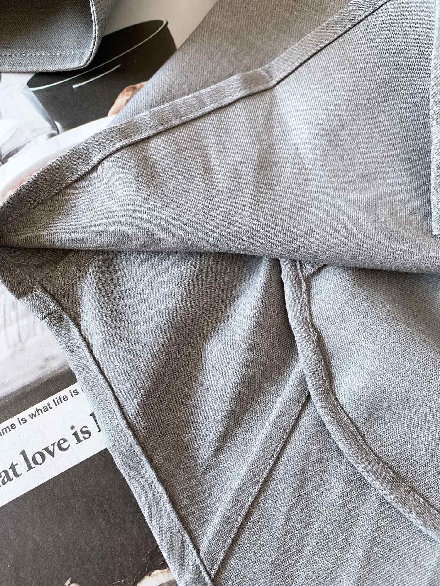 一套
Kiton 基督恩 2025SS早春新品
轻薄款连帽套装，进口定制面料打造，舒适透气，质地超赞，客
