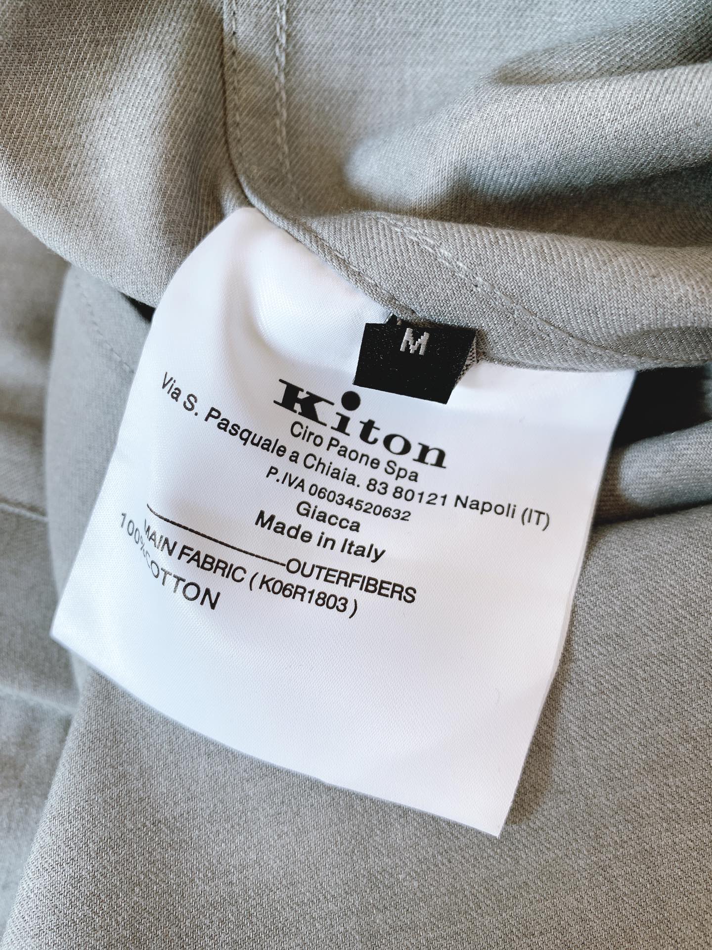 一套
Kiton 基督恩 2025SS早春新品
轻薄款连帽套装，进口定制面料打造，舒适透气，质地超赞，客
