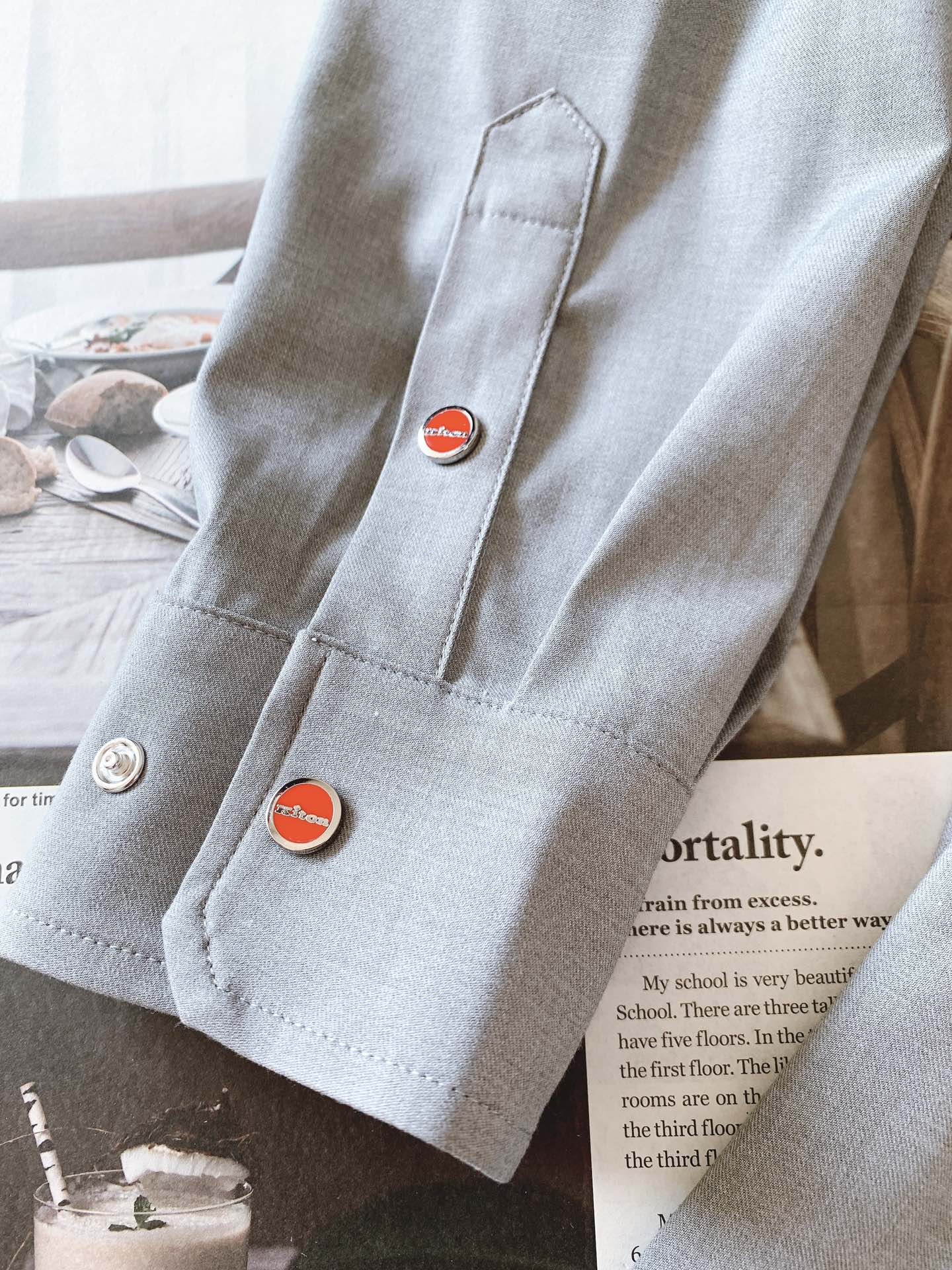 一套
Kiton 基督恩 2025SS早春新品
轻薄款连帽套装，进口定制面料打造，舒适透气，质地超赞，客