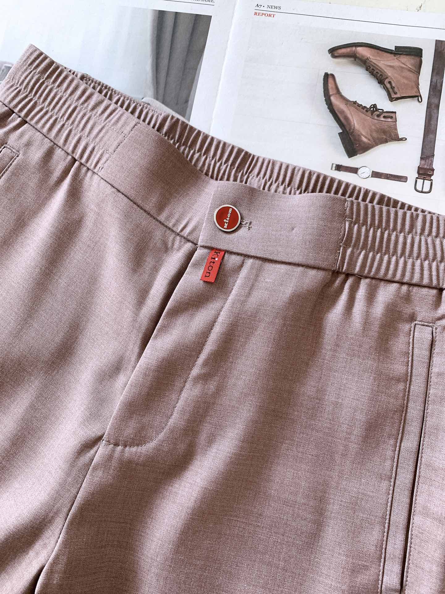 一套
Kiton 基督恩 2025SS早春新品
轻薄款连帽套装，进口定制面料打造，舒适透气，质地超赞，客