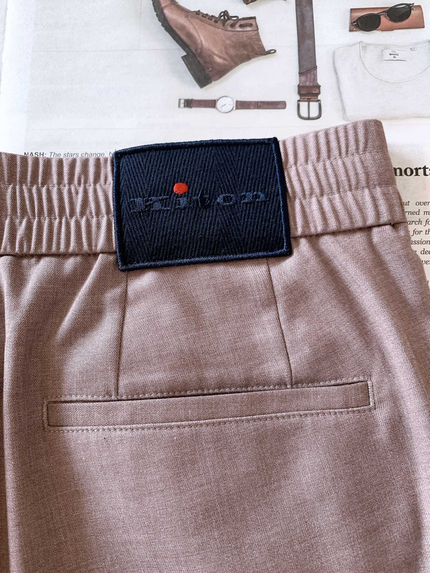 一套
Kiton 基督恩 2025SS早春新品
轻薄款连帽套装，进口定制面料打造，舒适透气，质地超赞，客