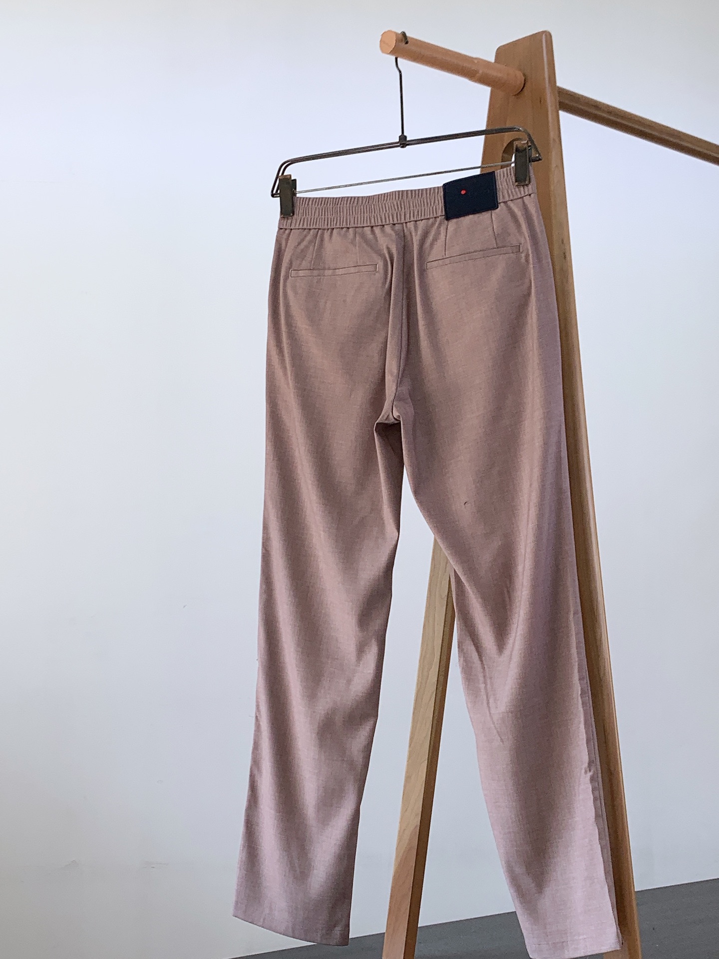一套
Kiton 基督恩 2025SS早春新品
轻薄款连帽套装，进口定制面料打造，舒适透气，质地超赞，客
